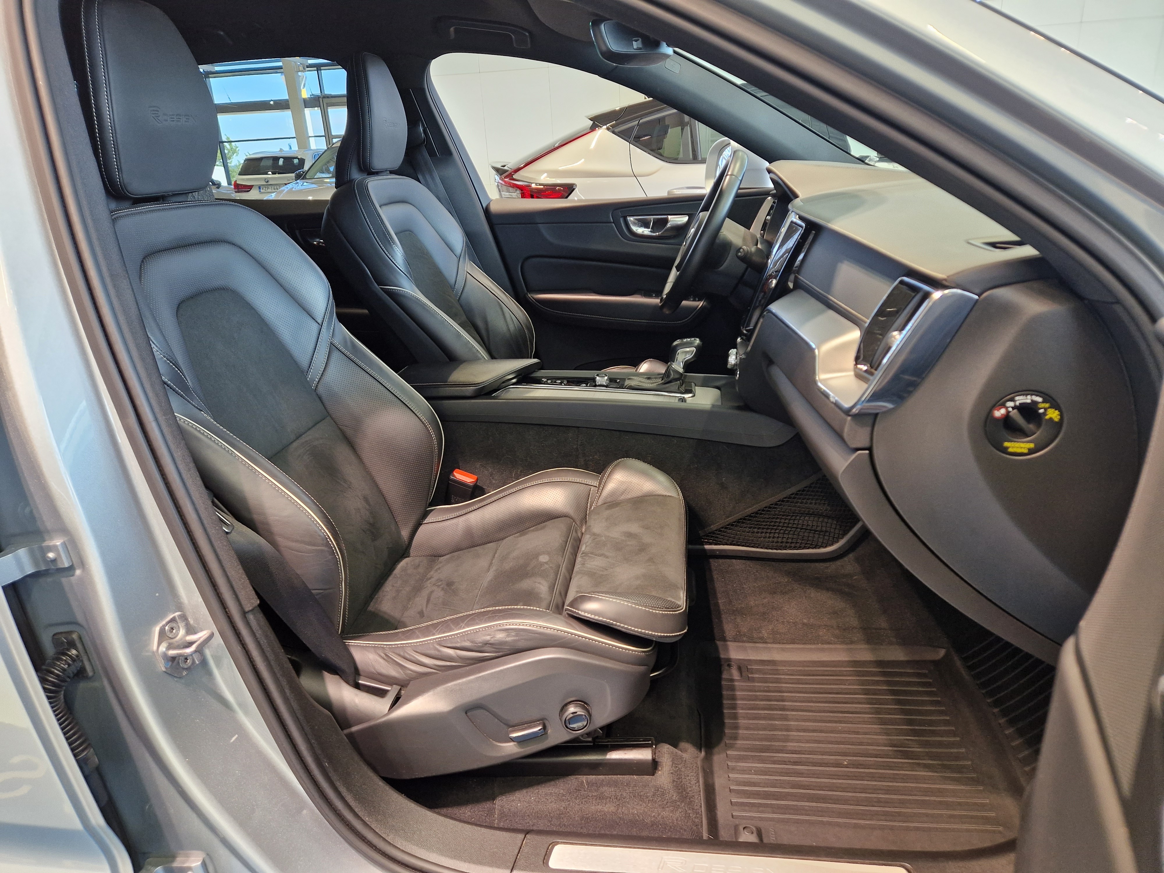 Volvo XC60 D4 BUSINESS R-DESIGN AUT TAKUU 12KK/20TKM