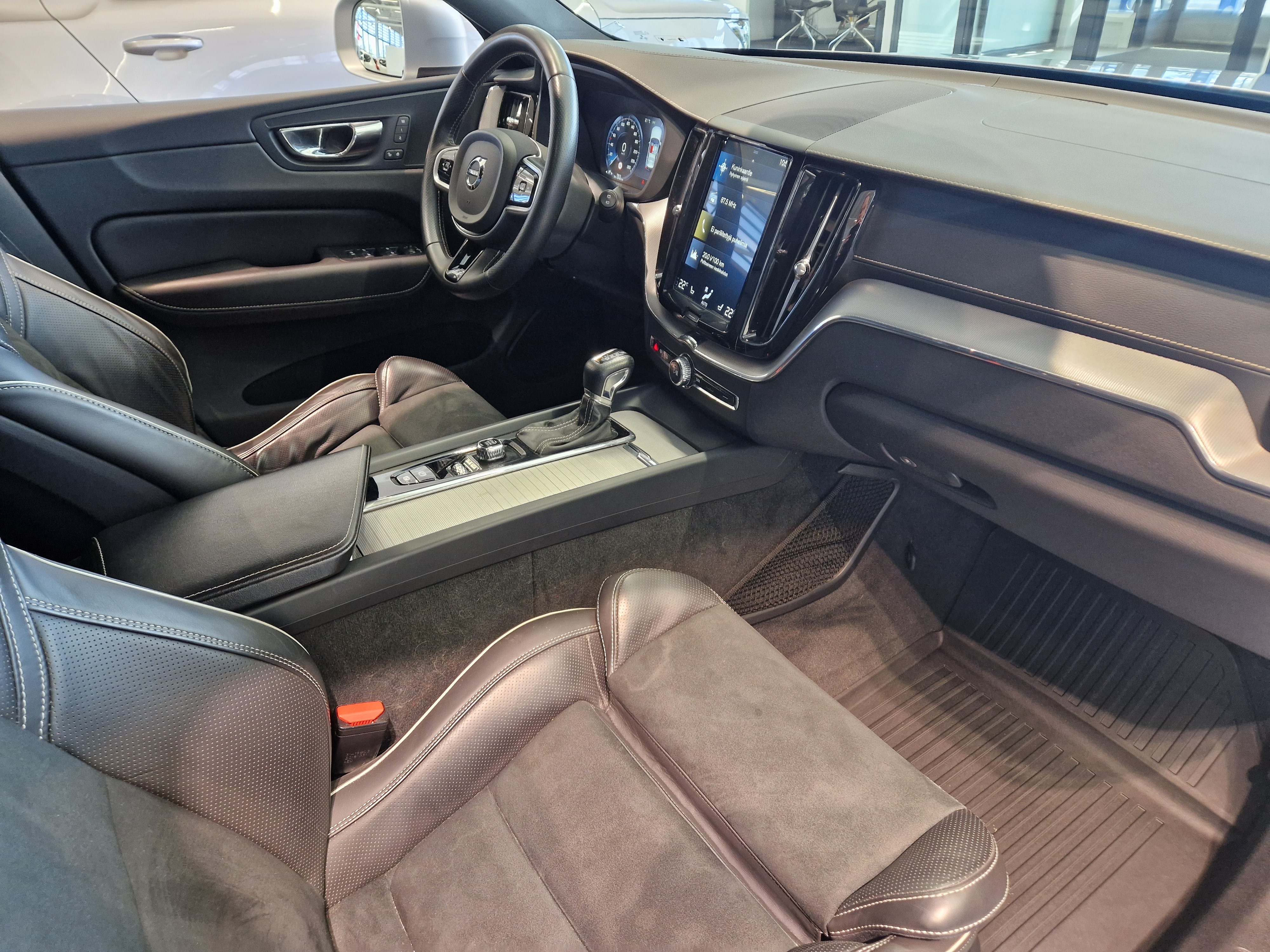 Volvo XC60 D4 BUSINESS R-DESIGN AUT TAKUU 12KK/20TKM