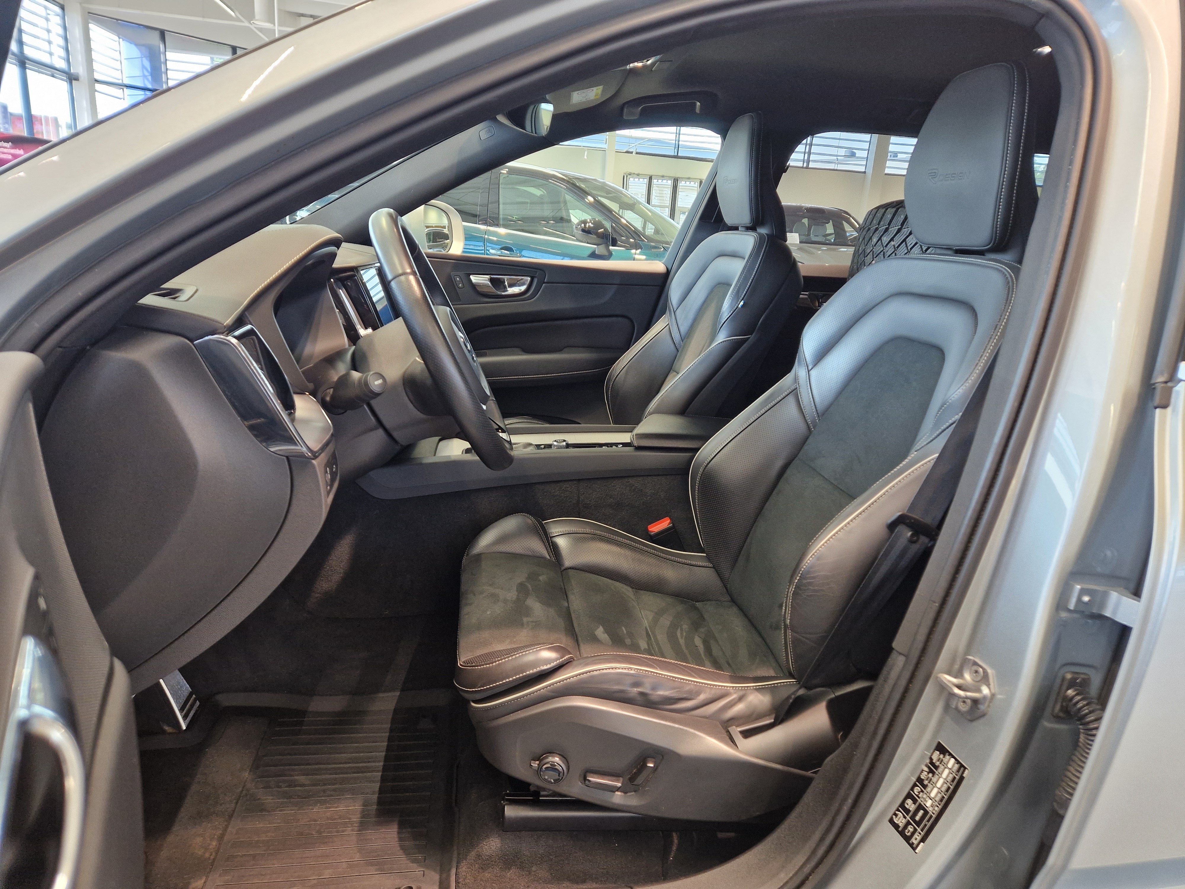 Volvo XC60 D4 BUSINESS R-DESIGN AUT TAKUU 12KK/20TKM