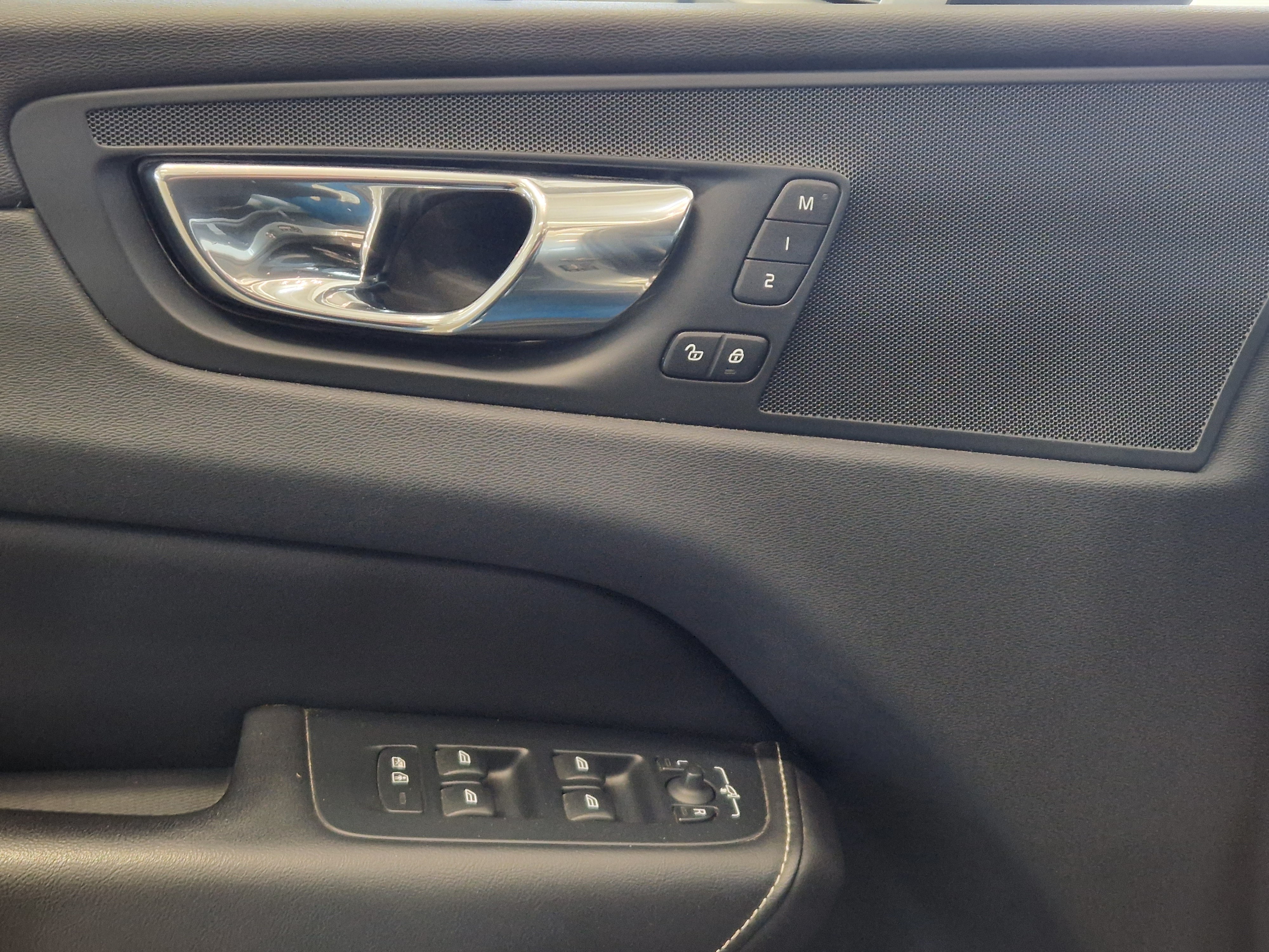 Volvo XC60 D4 BUSINESS R-DESIGN AUT TAKUU 12KK/20TKM