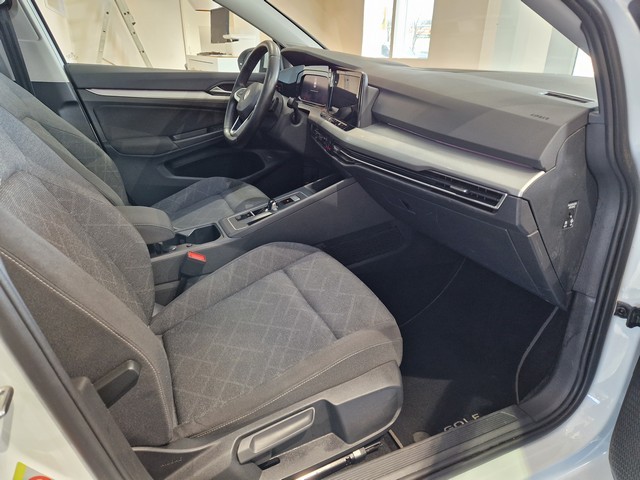 Volkswagen GOLF FIRST EDITION 1,5 ETSI 110 KW (MHEV) DSG-AUTOMAATT