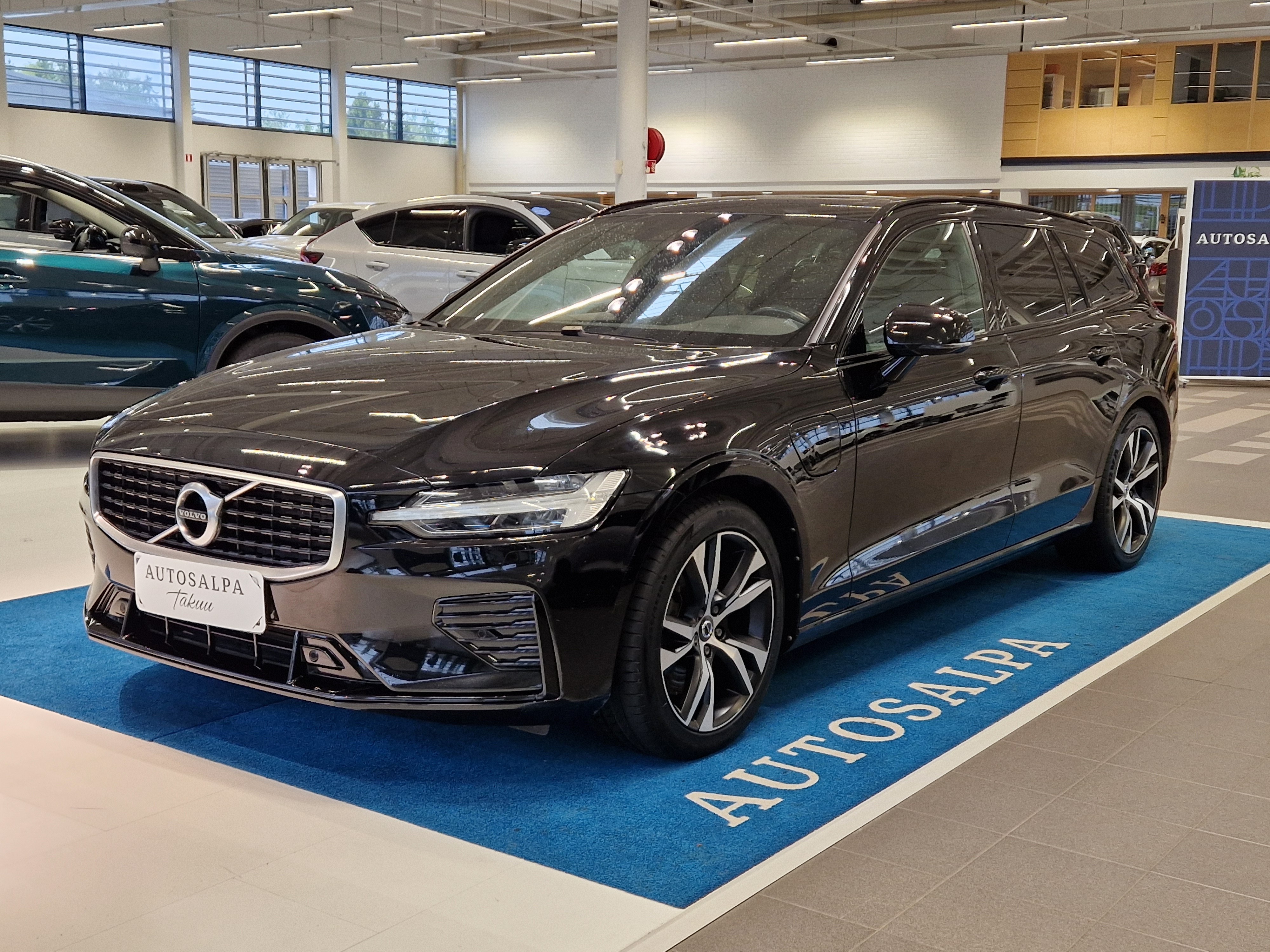 Volvo V60 T8 AWD R-DESIGN TAKUU 12KK/20TKM