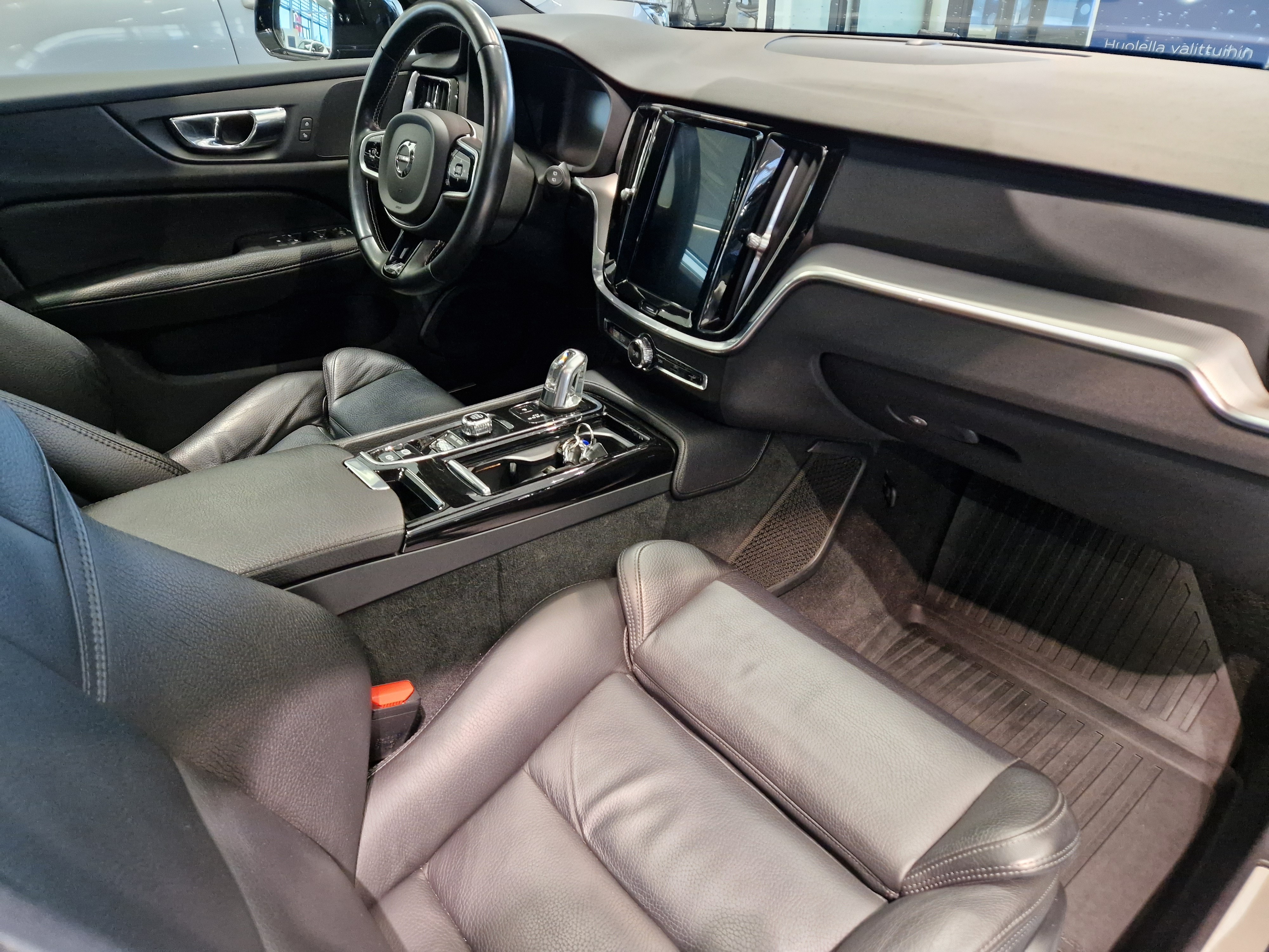 Volvo V60 T8 AWD R-DESIGN TAKUU 12KK/20TKM