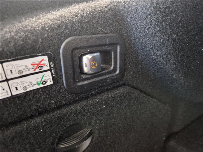 Mercedes-benz C 300 E 4MATIC A AVANTGARDE EQ. TAKUU 24KK/40TKM