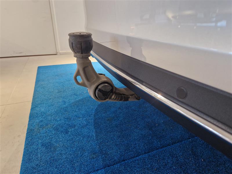 Mercedes-benz C 300 E 4MATIC A AVANTGARDE EQ. TAKUU 24KK/40TKM