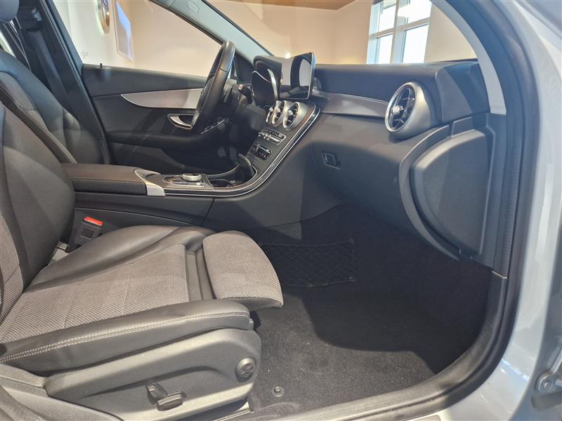 Mercedes-benz C 300 E 4MATIC A AVANTGARDE EQ. TAKUU 24KK/40TKM