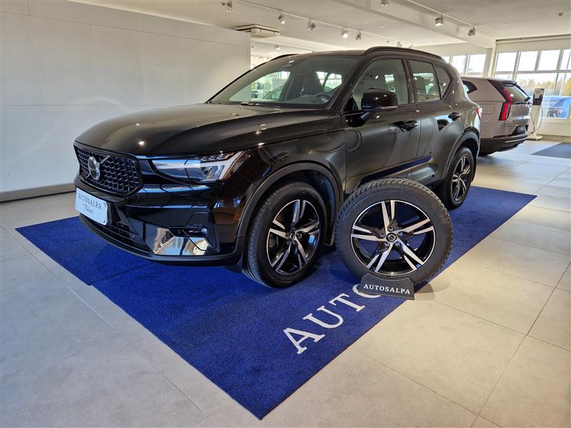 Volvo XC40 B3 MHEV Plus Dark DCT aut. 2023, bild 2/28