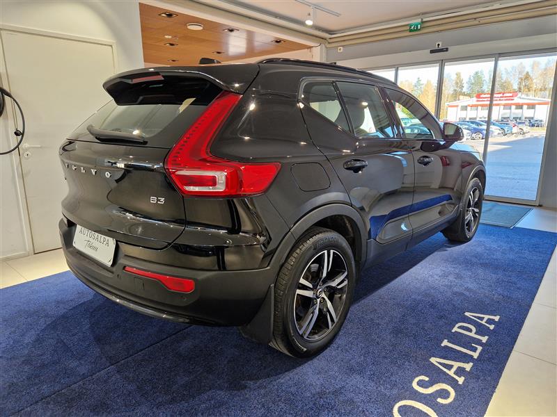 Volvo XC40 B3 MHEV Plus Dark DCT aut. 2023, bild 4/28