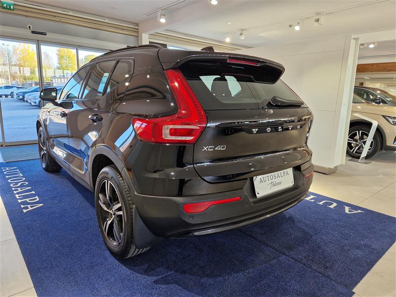 Volvo XC40 B3 MHEV Plus Dark DCT aut. 2023, bild 6/28