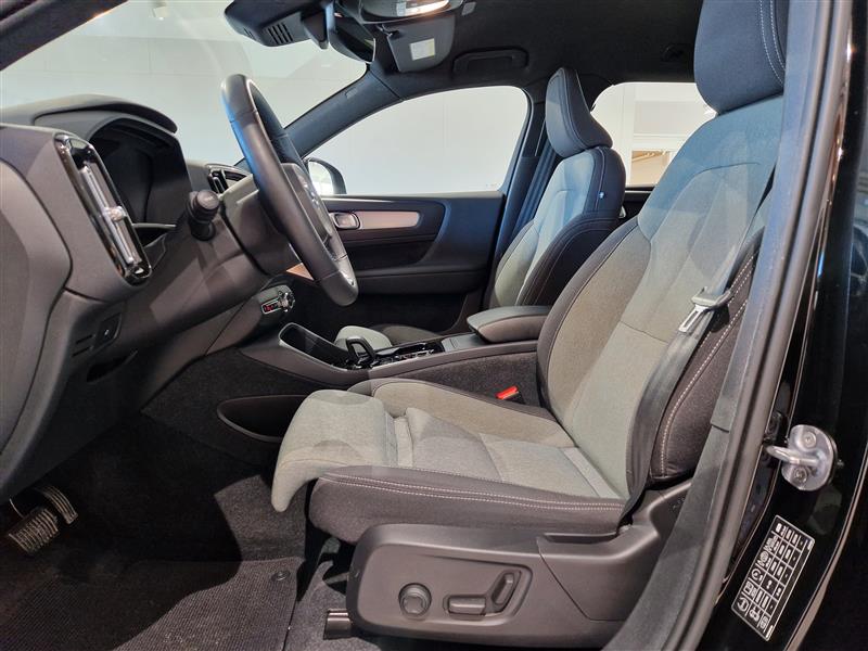 Volvo XC40 B3 MHEV Plus Dark DCT aut. 2023, bild 7/28