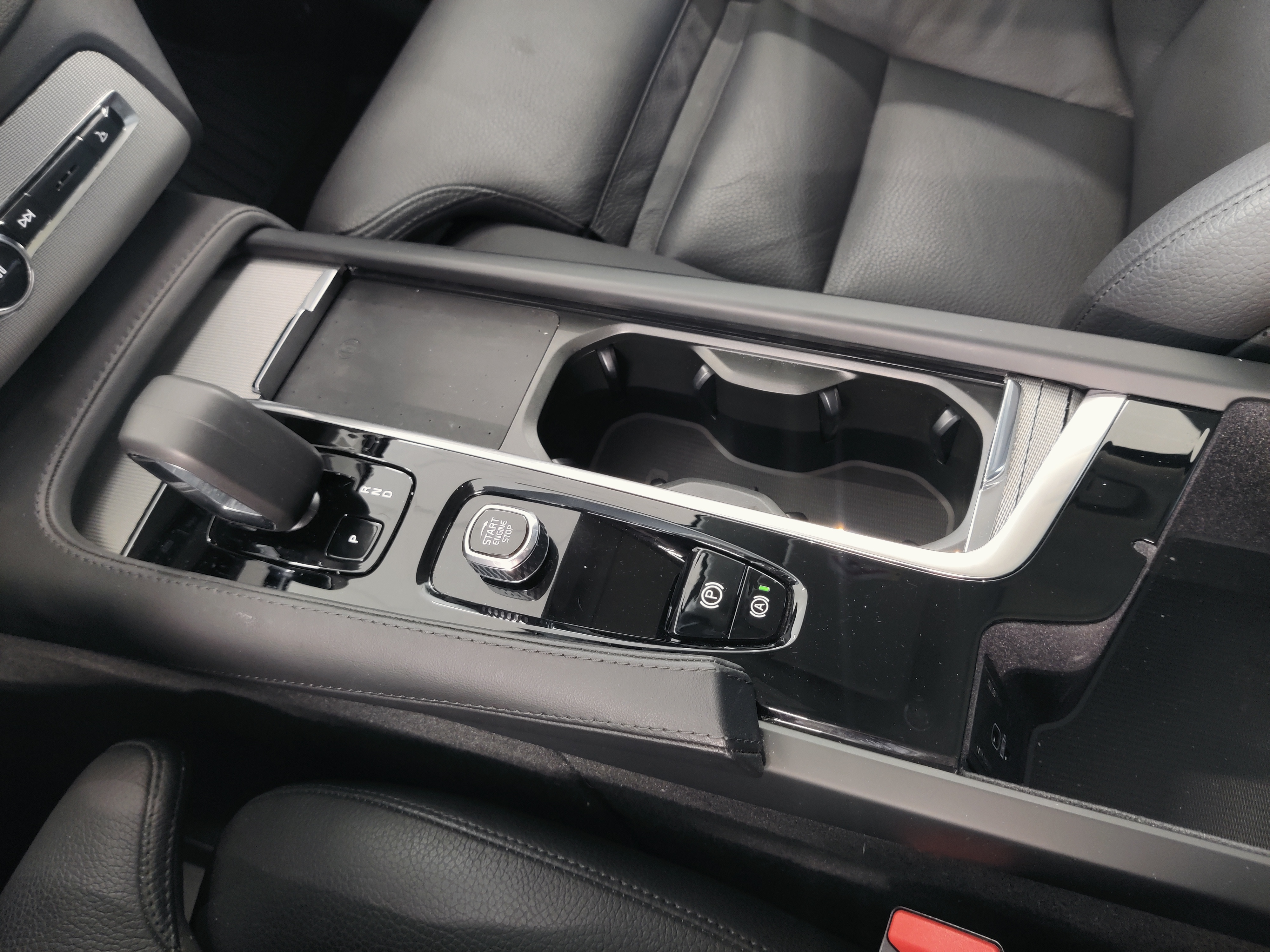 Volvo XC90 T8 AWD LONG RANGE ULTIMATE BRIGHT TAKUU 24KK/40TKM