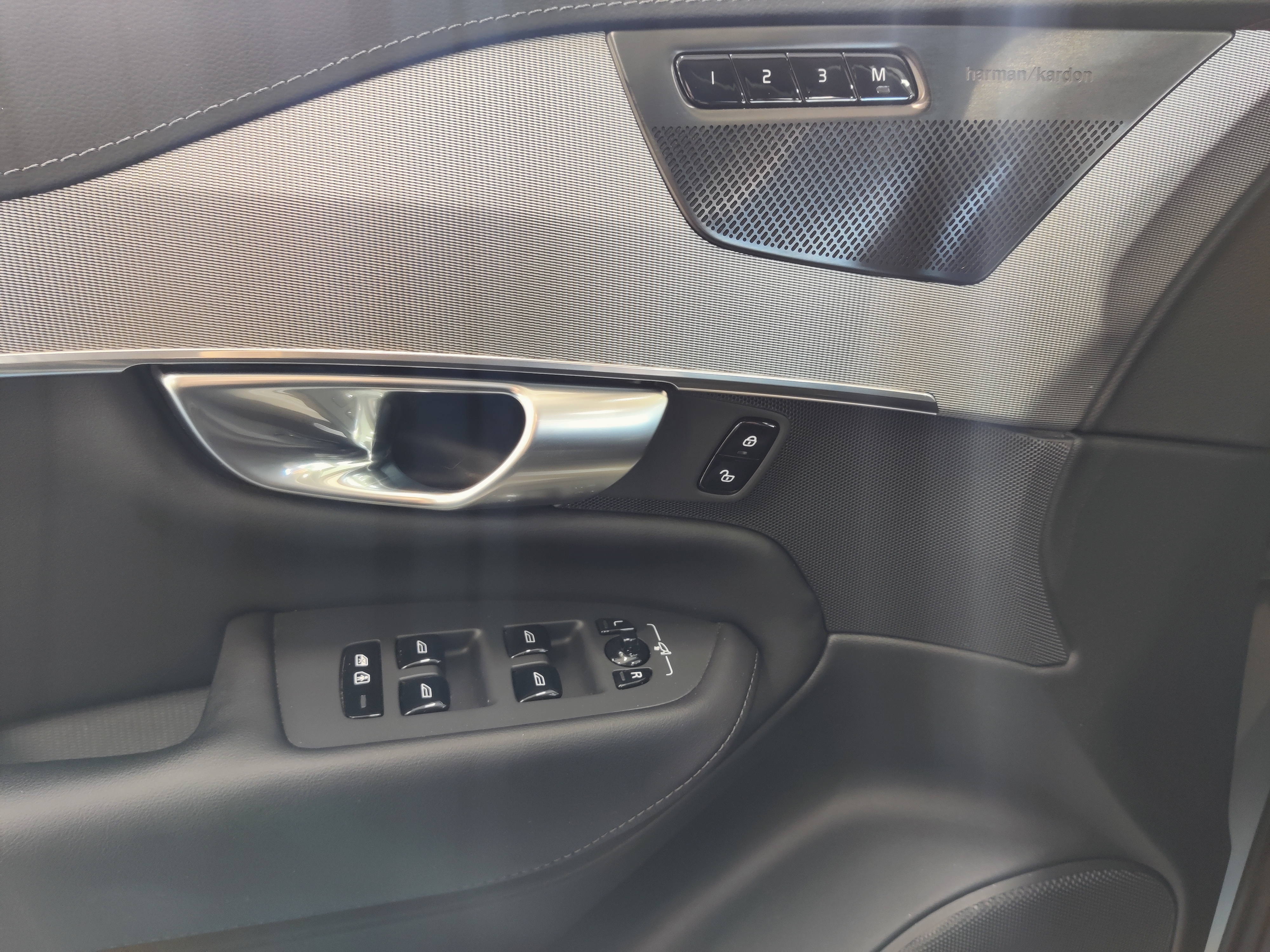 Volvo XC90 T8 AWD LONG RANGE ULTIMATE BRIGHT TAKUU 24KK/40TKM