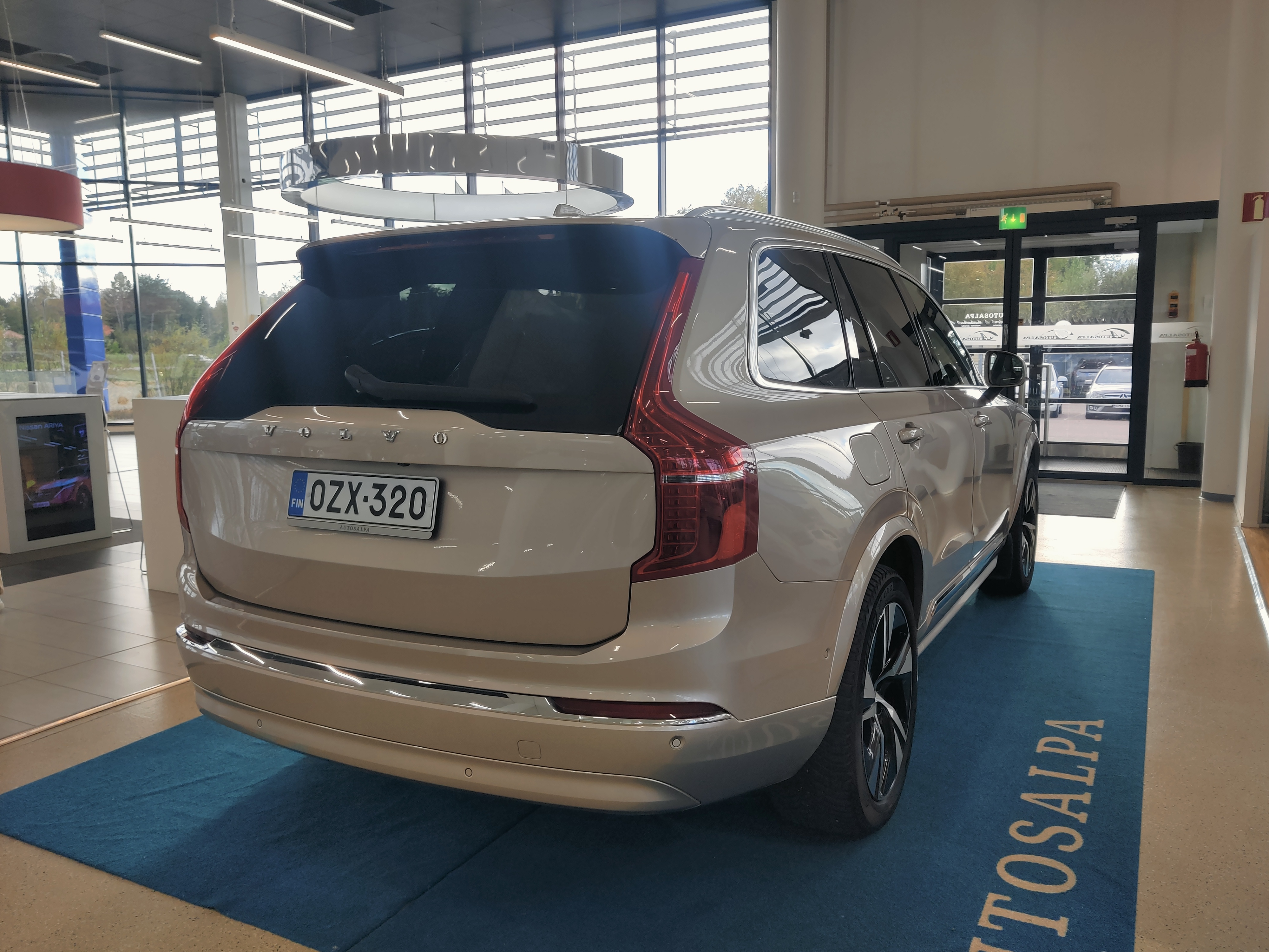 Volvo XC90 T8 AWD LONG RANGE ULTIMATE BRIGHT TAKUU 24KK/40TKM