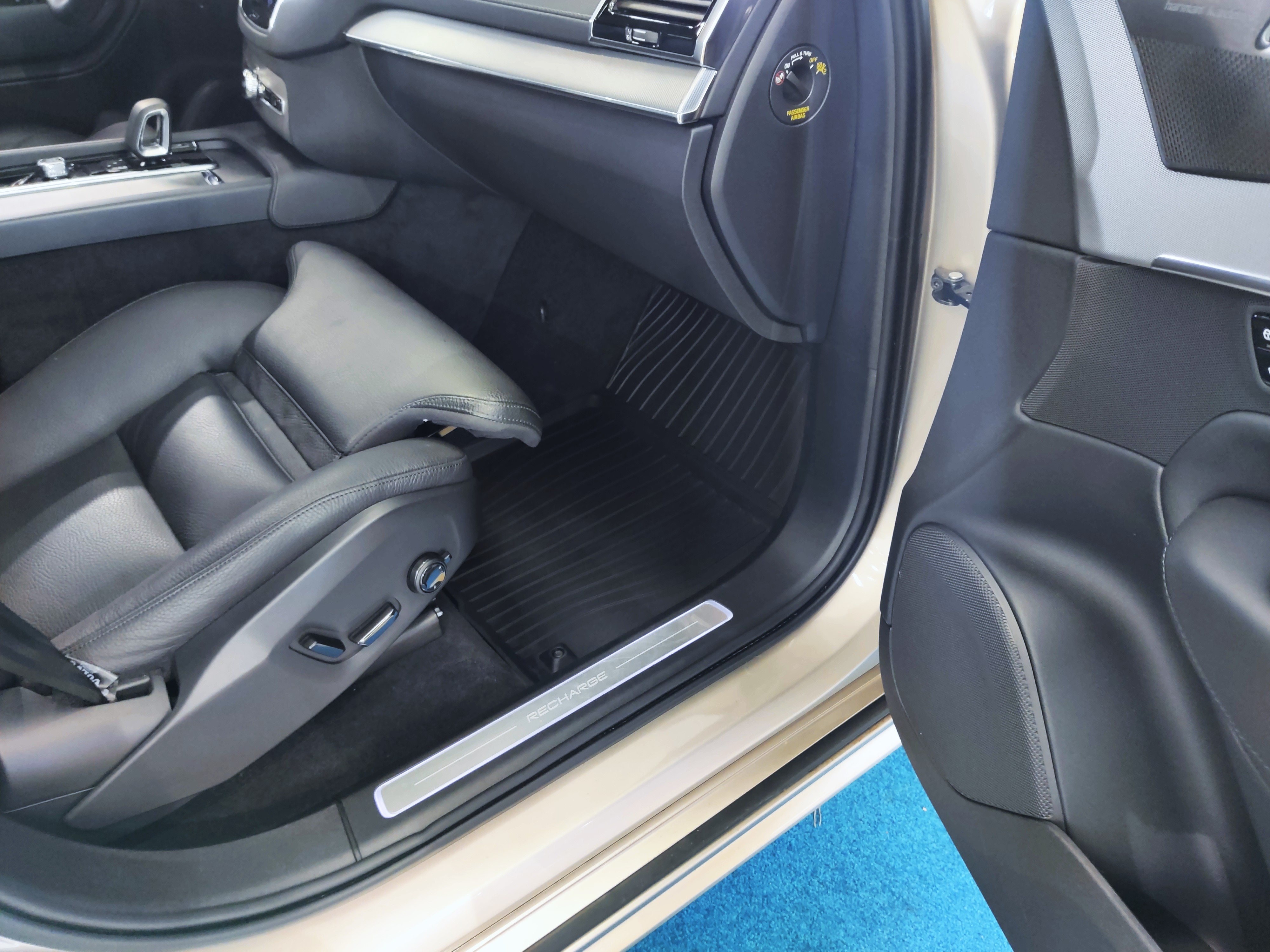 Volvo XC90 T8 AWD LONG RANGE ULTIMATE BRIGHT TAKUU 24KK/40TKM