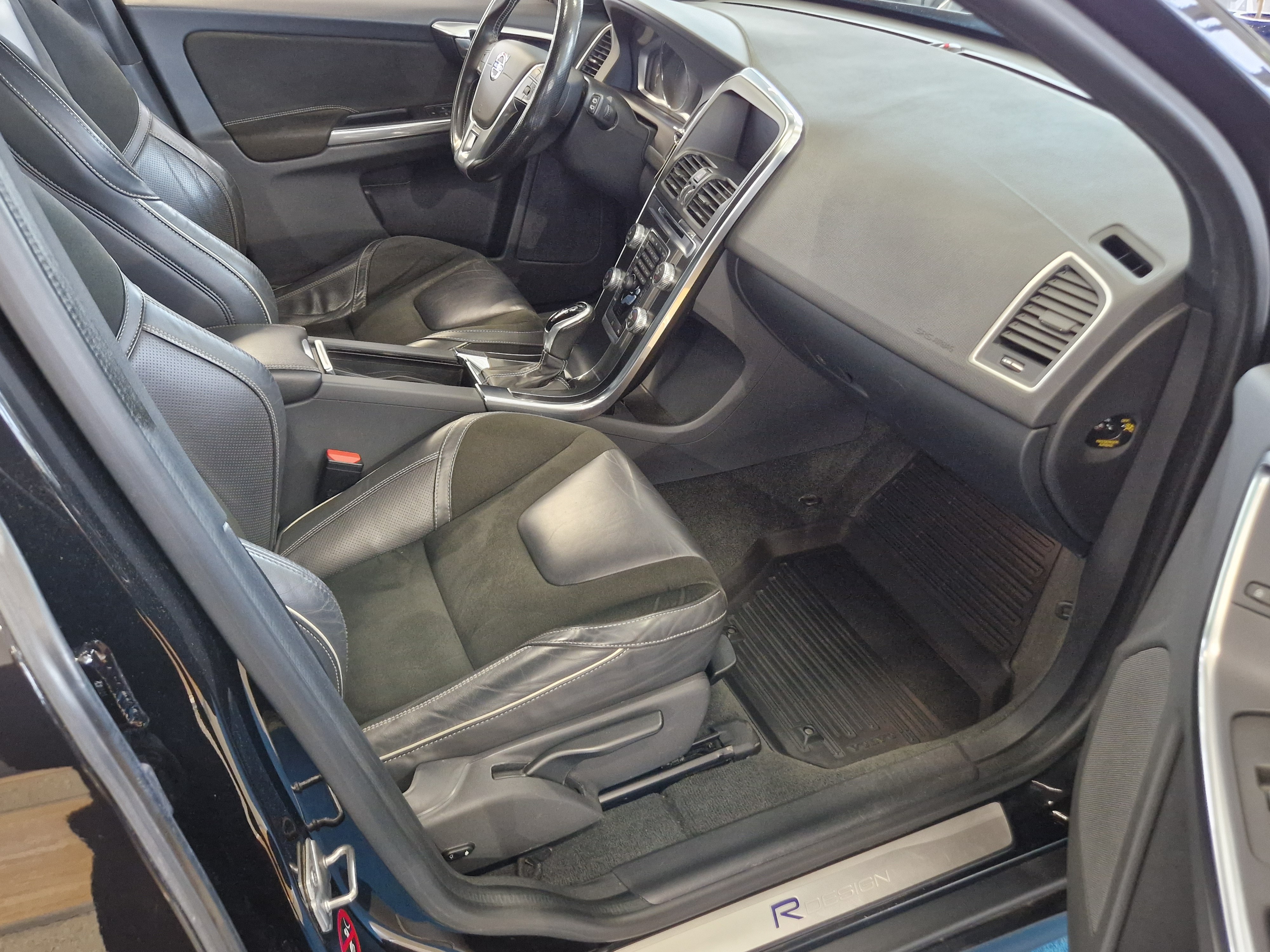 Volvo XC60 D4 BUSINESS CLASSIC R-DESIGN AUT