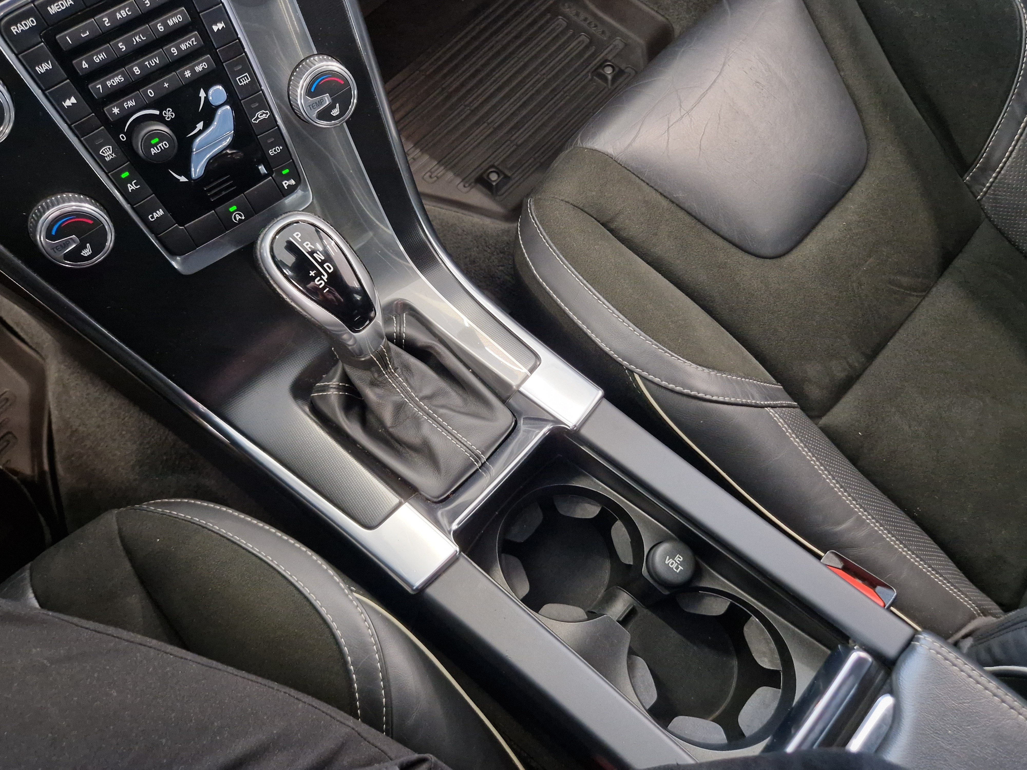 Volvo XC60 D4 BUSINESS CLASSIC R-DESIGN AUT