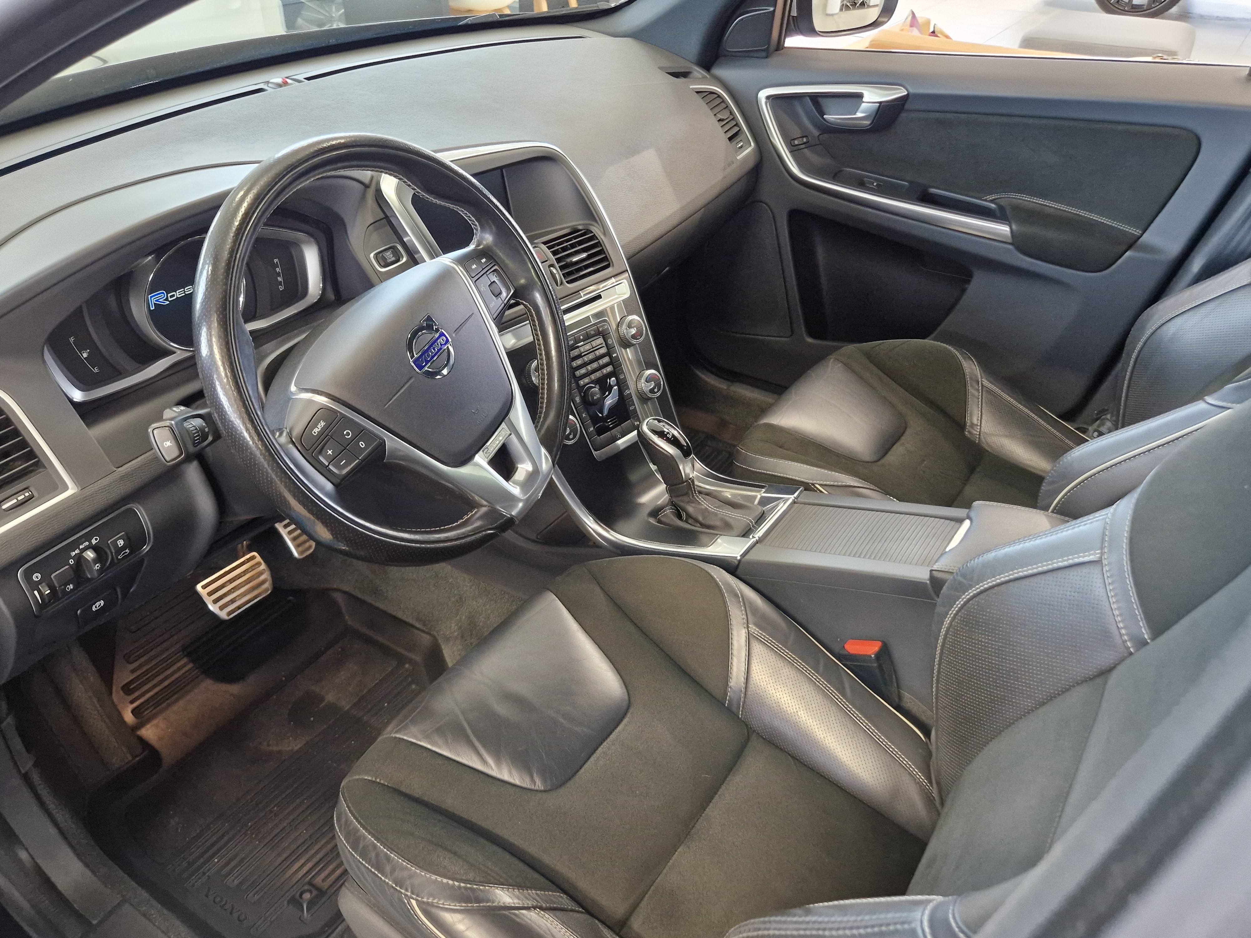 Volvo XC60 2017, kuva 4/20