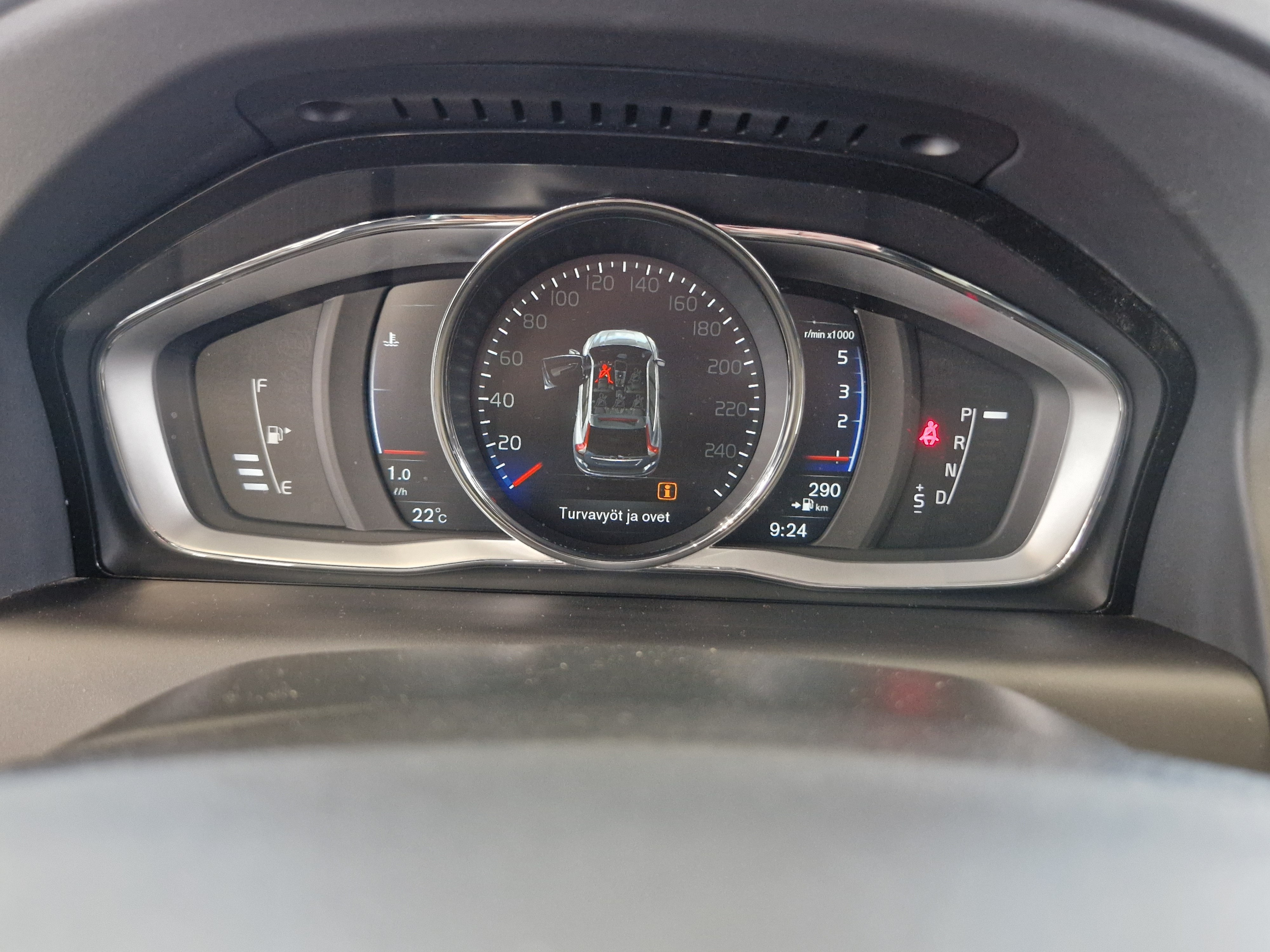 Volvo XC60 2017, kuva 6/20
