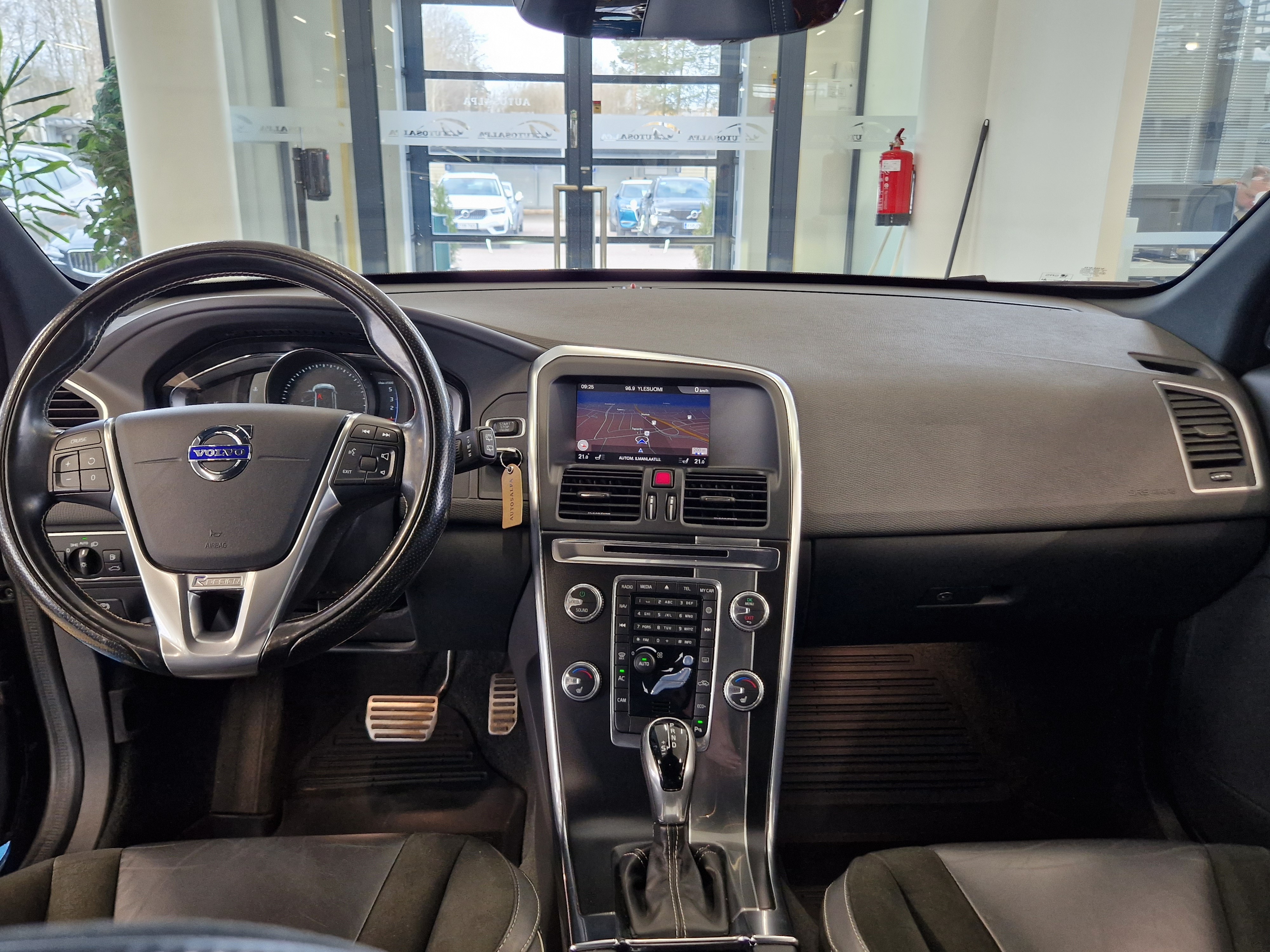 Volvo XC60 2017, kuva 7/20