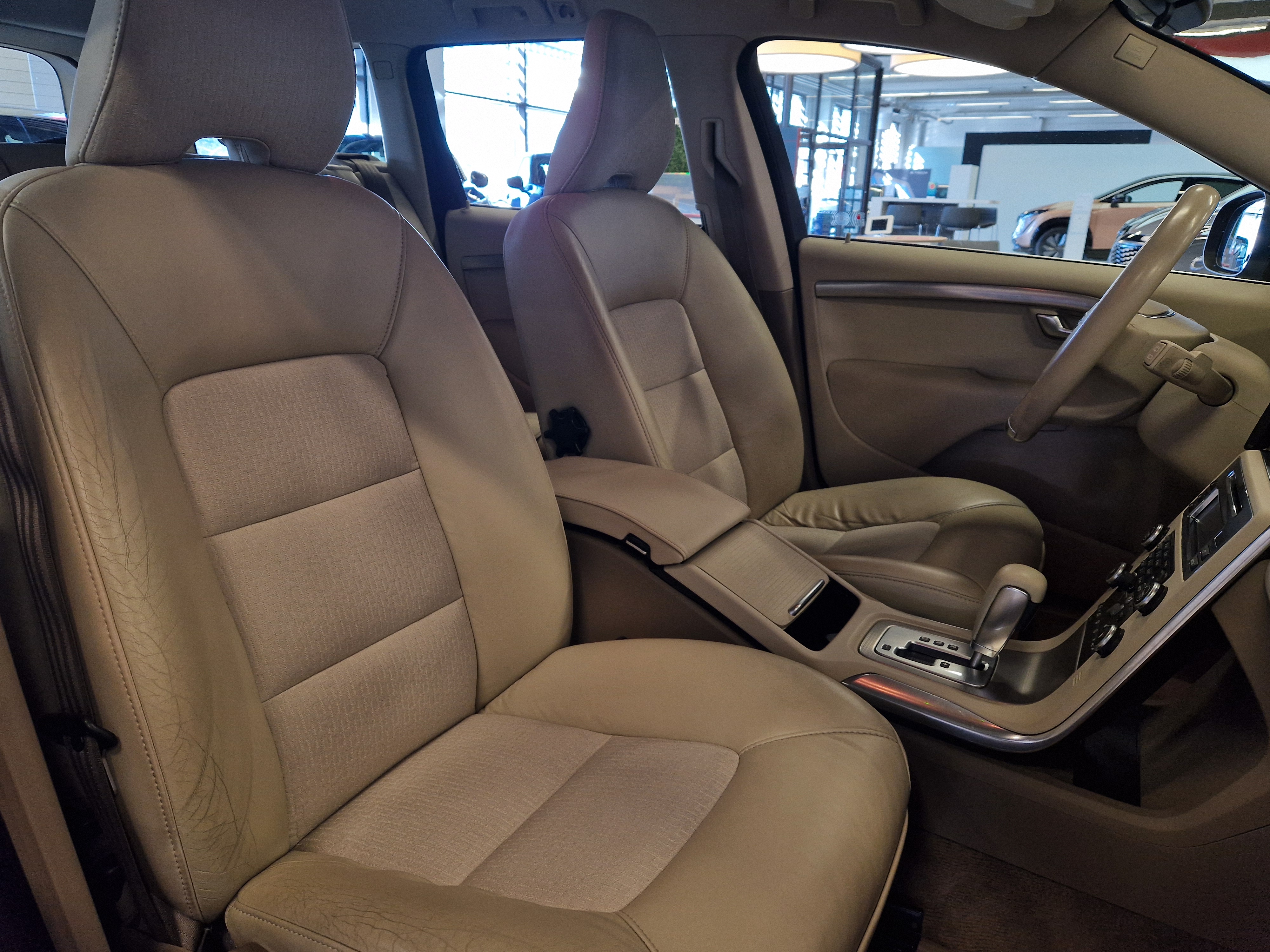 Volvo V70 D3 MOMENTUM AUT.