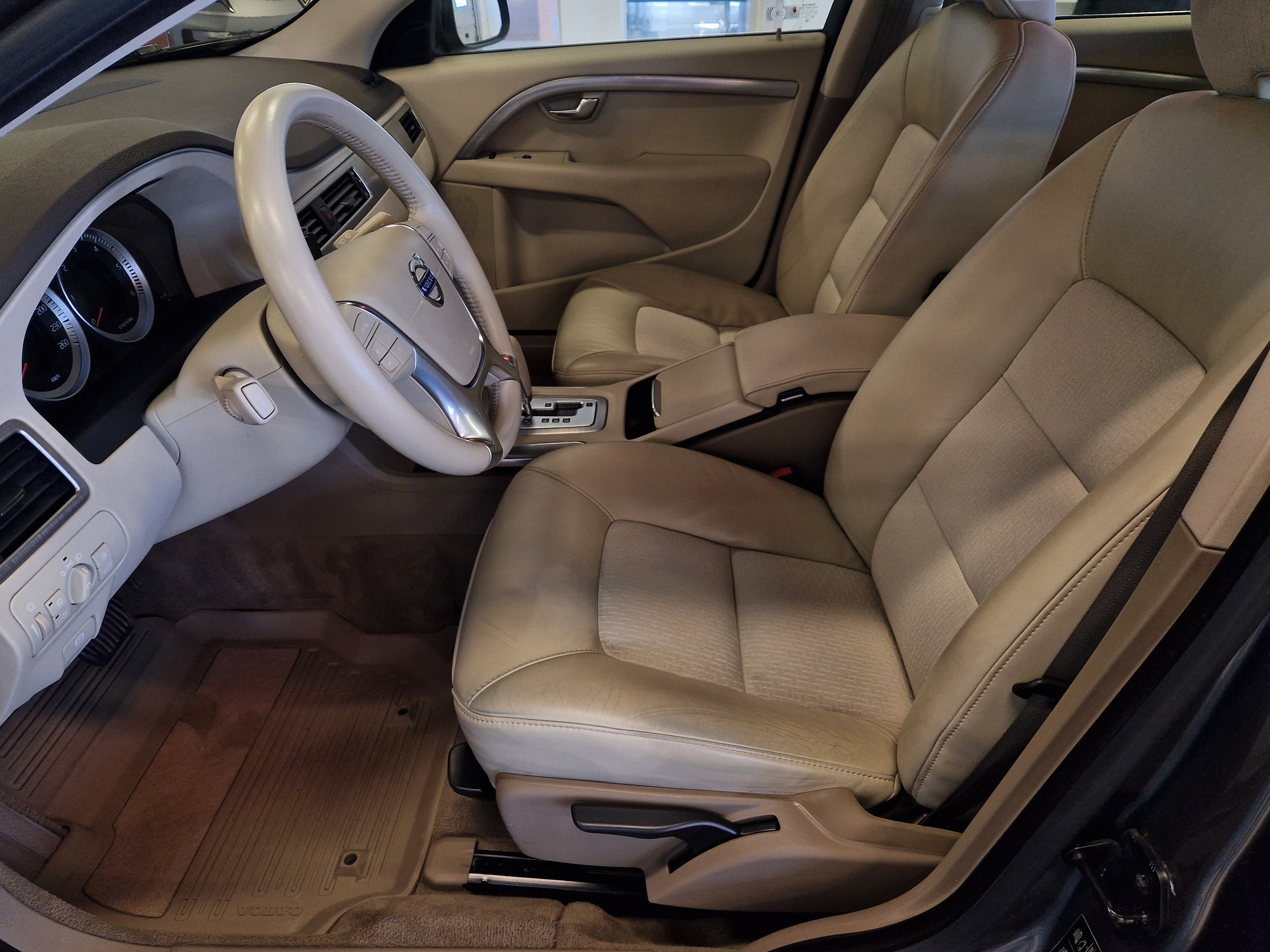 Volvo V70 D3 MOMENTUM AUT.