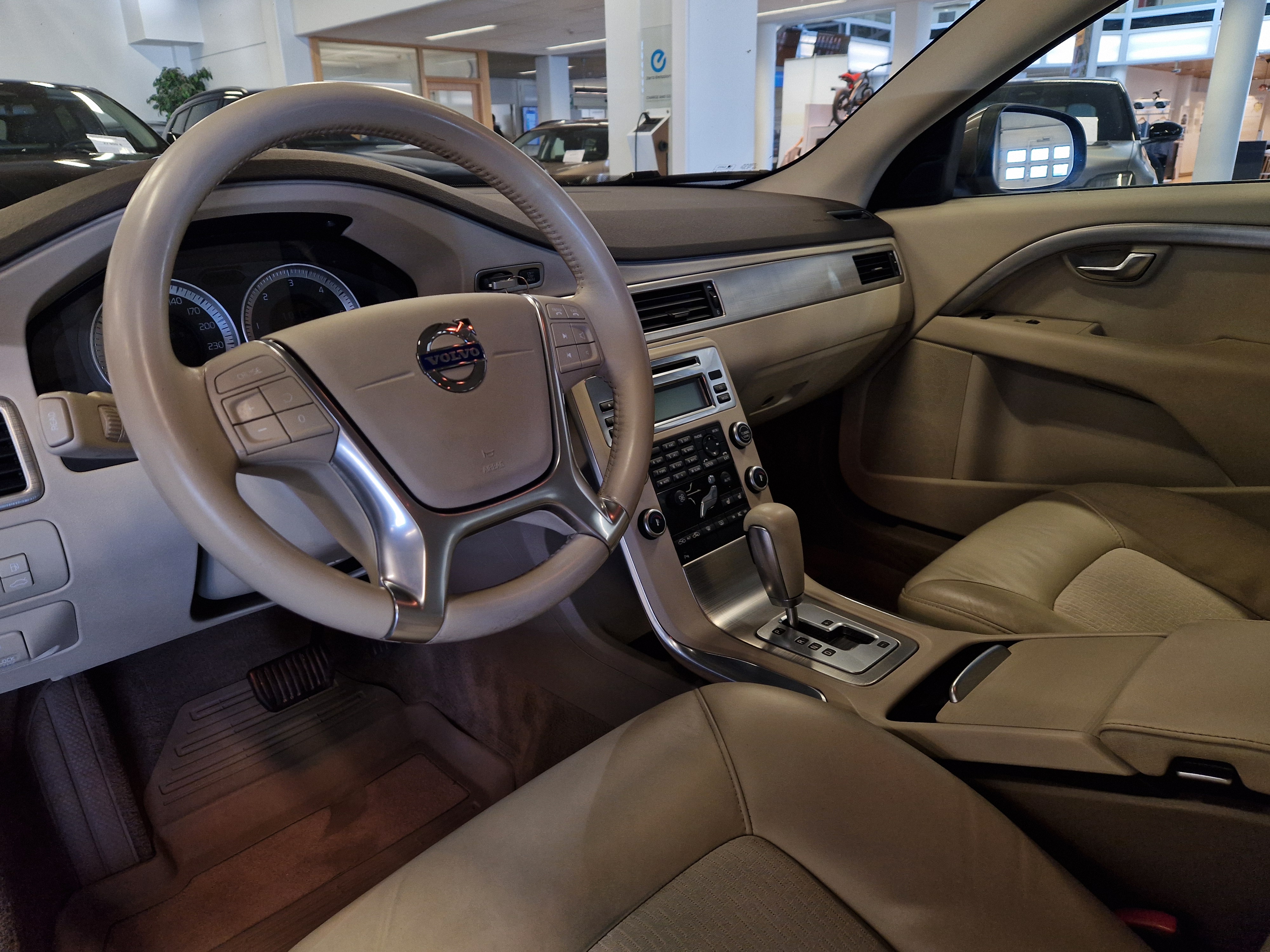 Volvo V70 D3 MOMENTUM AUT.