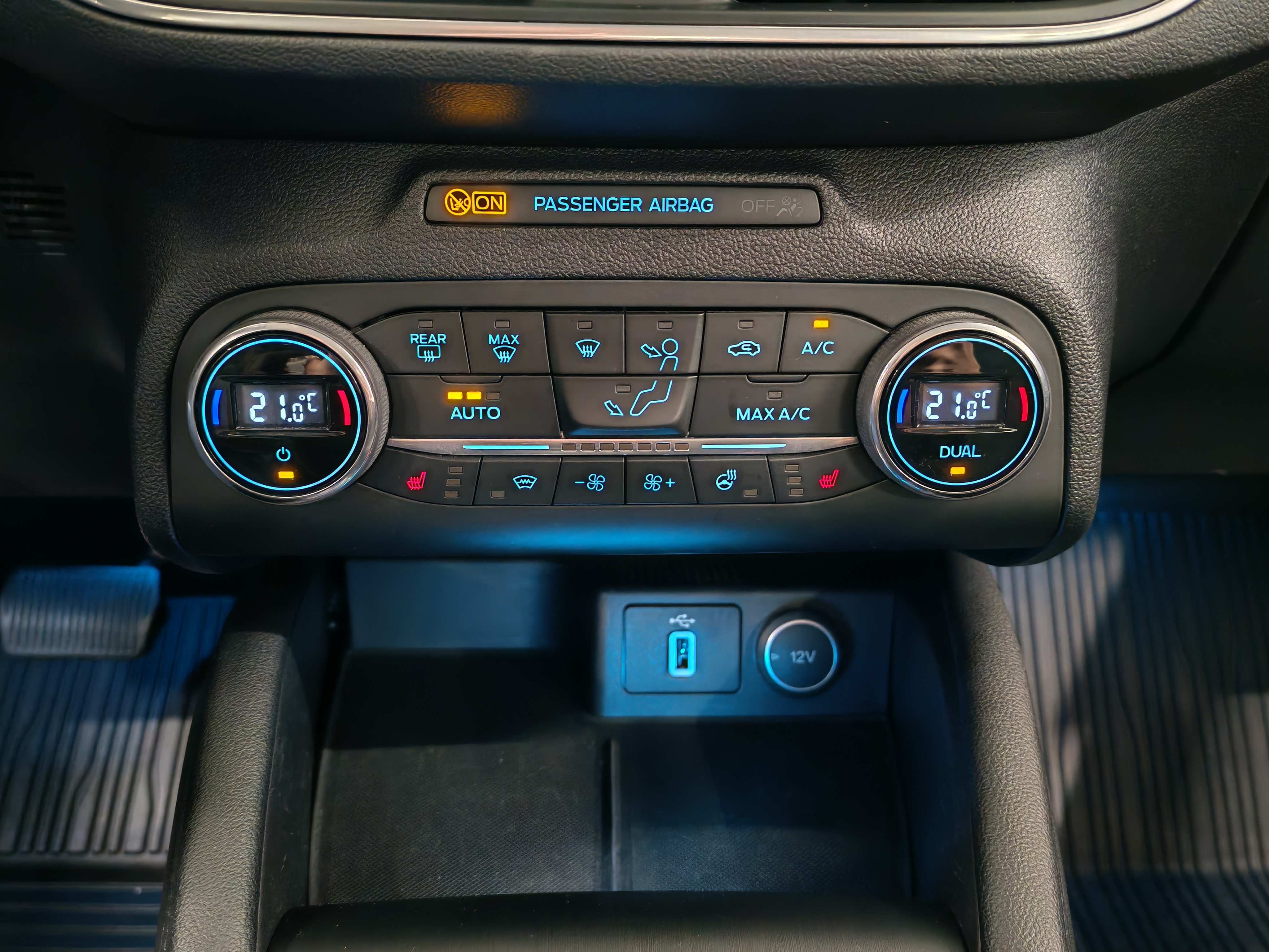 Ford FOCUS 1,5 TDCI ECOBLUE 120HV A8 TITANIUM WAGON