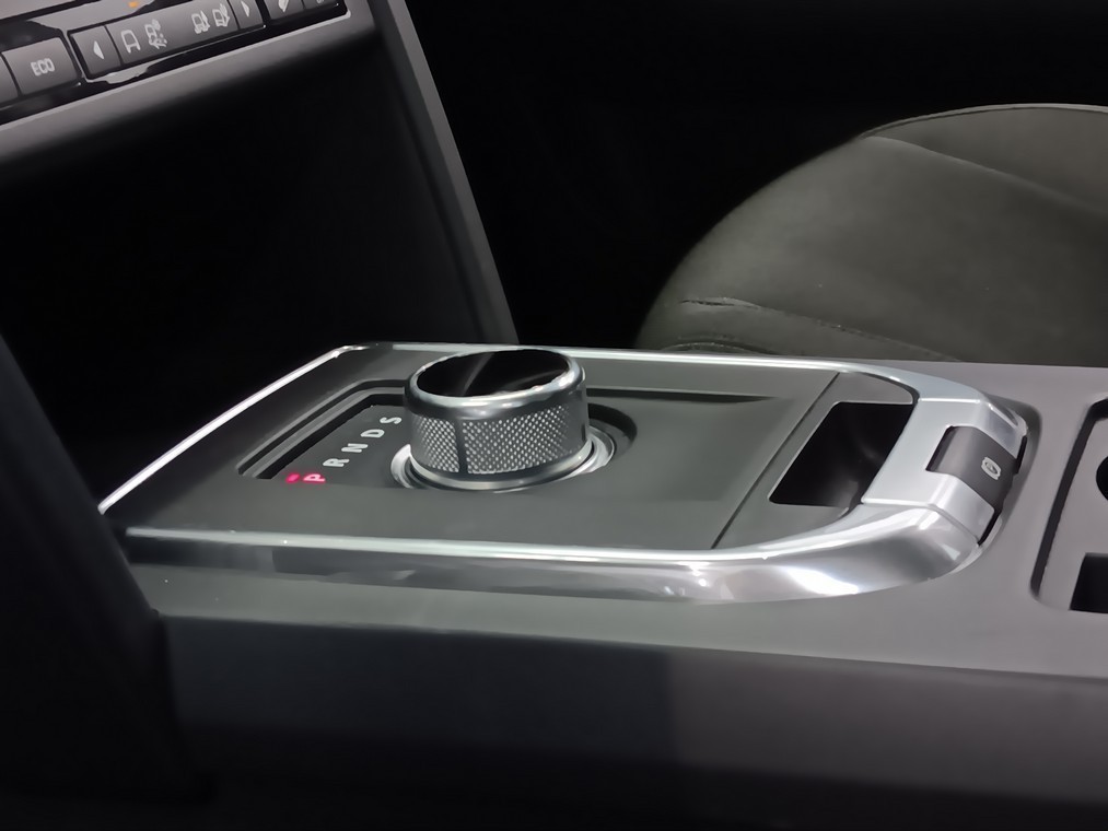 Land-rover DISCOVERY SPORT 2,0 TD4 180 BUSINESS DESIGN SE AUT