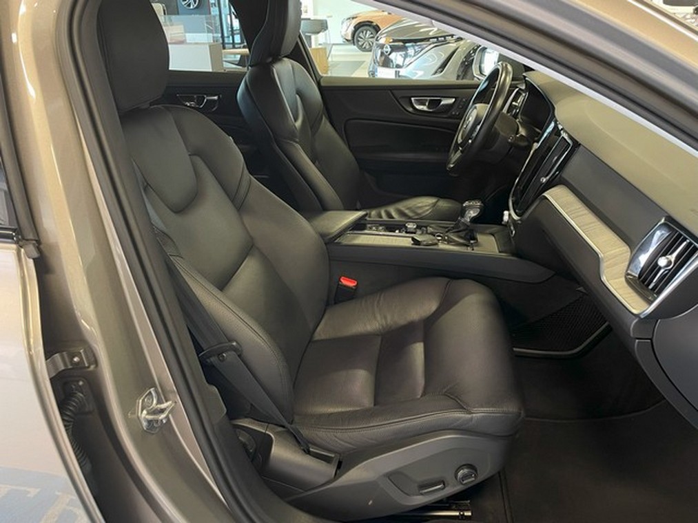 Volvo V60 CROSS COUNTRY D4 AWD BUSINESS AUT