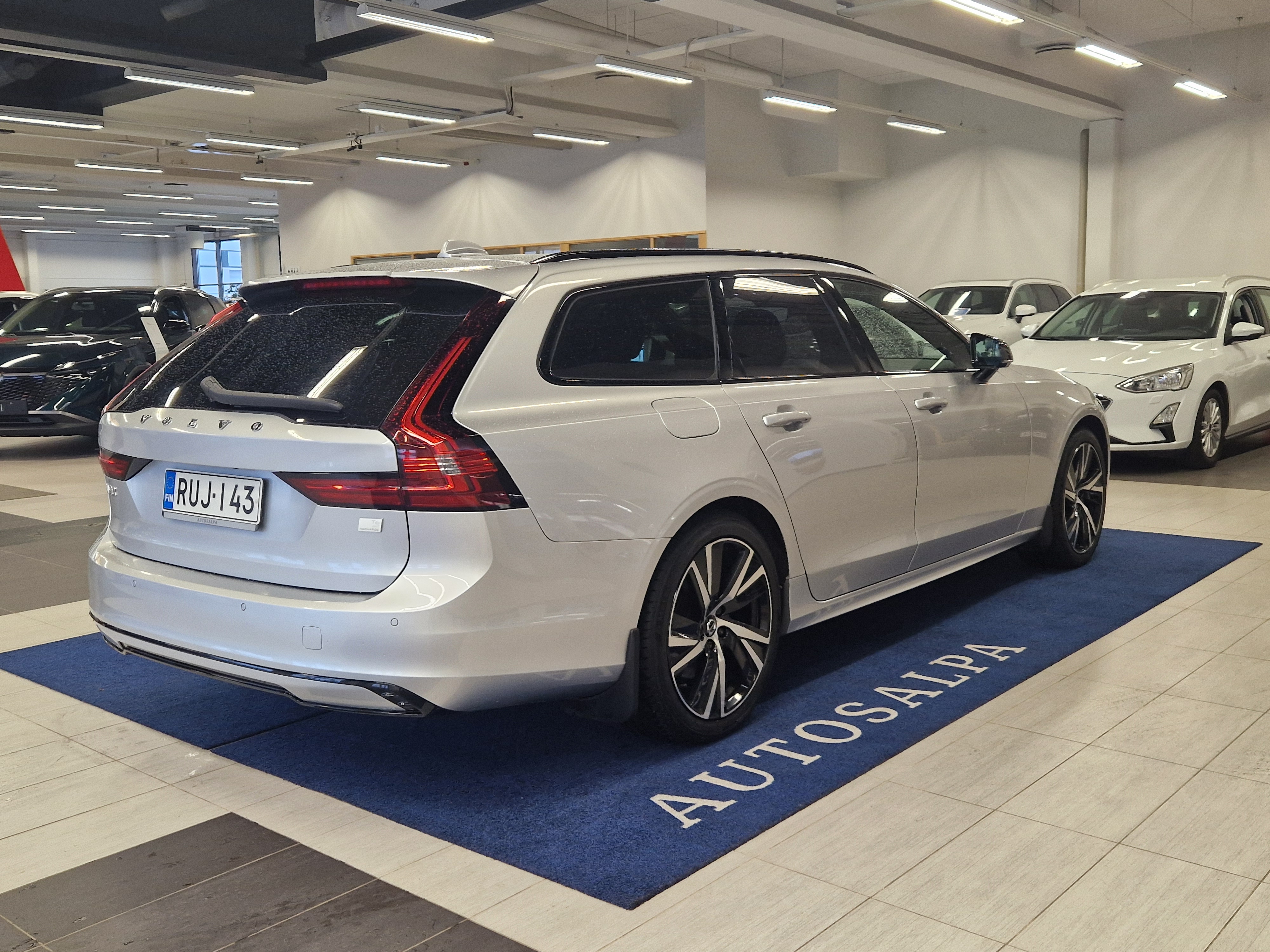 Volvo V90 T6 TwE AWD R-Design aut. 2021, kuva 2/20