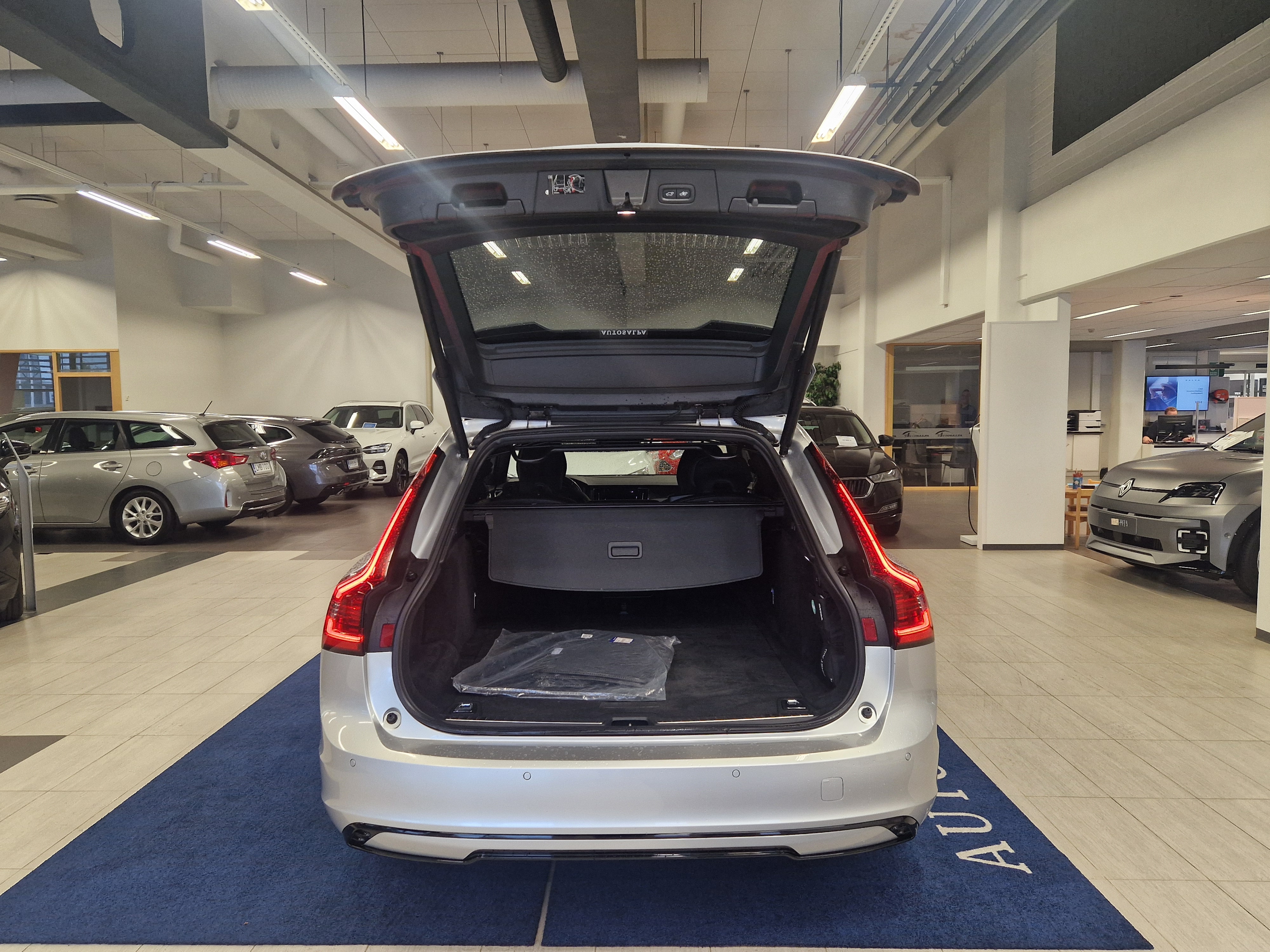 Volvo V90 T6 TwE AWD R-Design aut. 2021, kuva 3/20