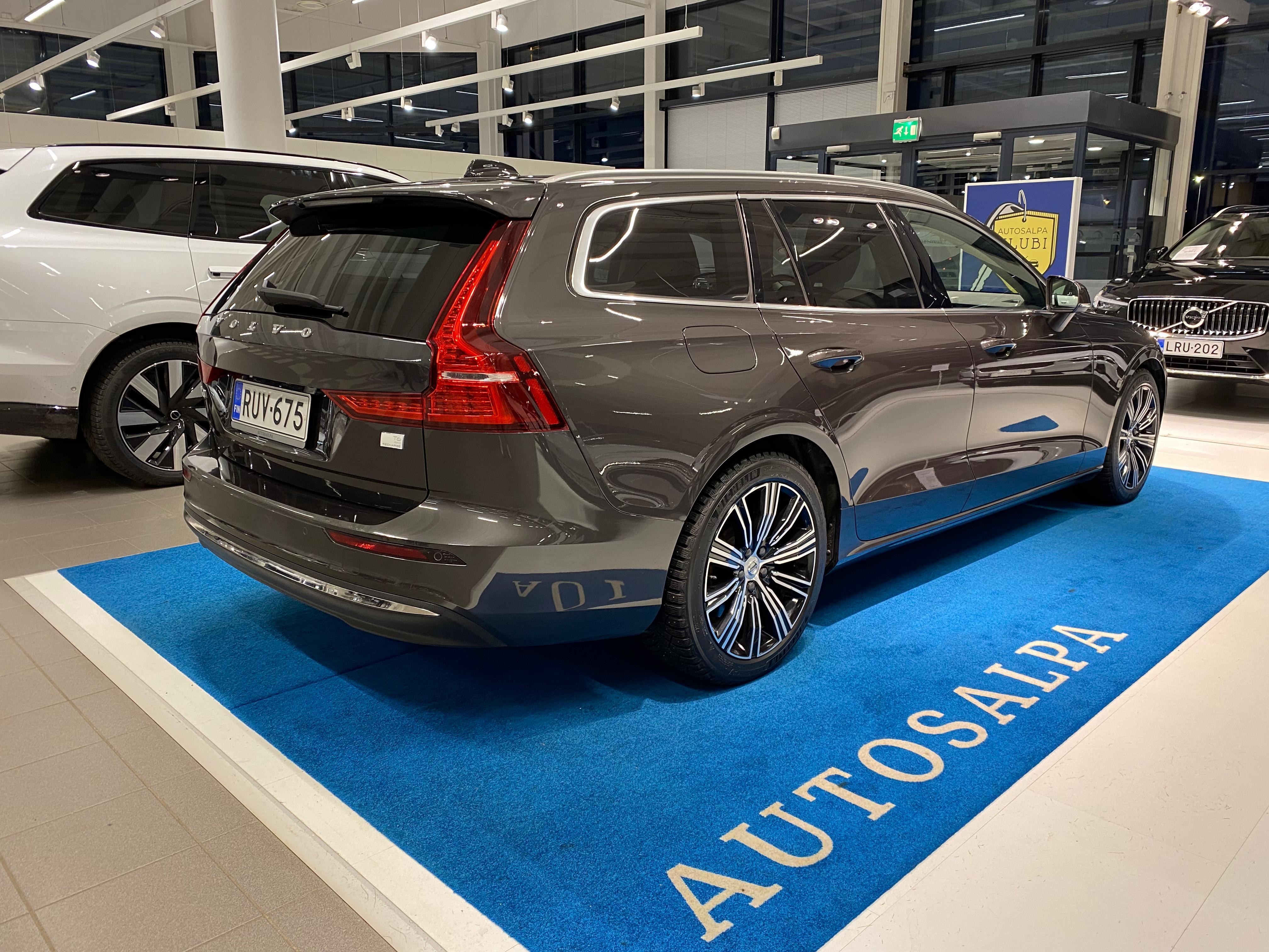 Volvo V60 2023, kuva 3/17