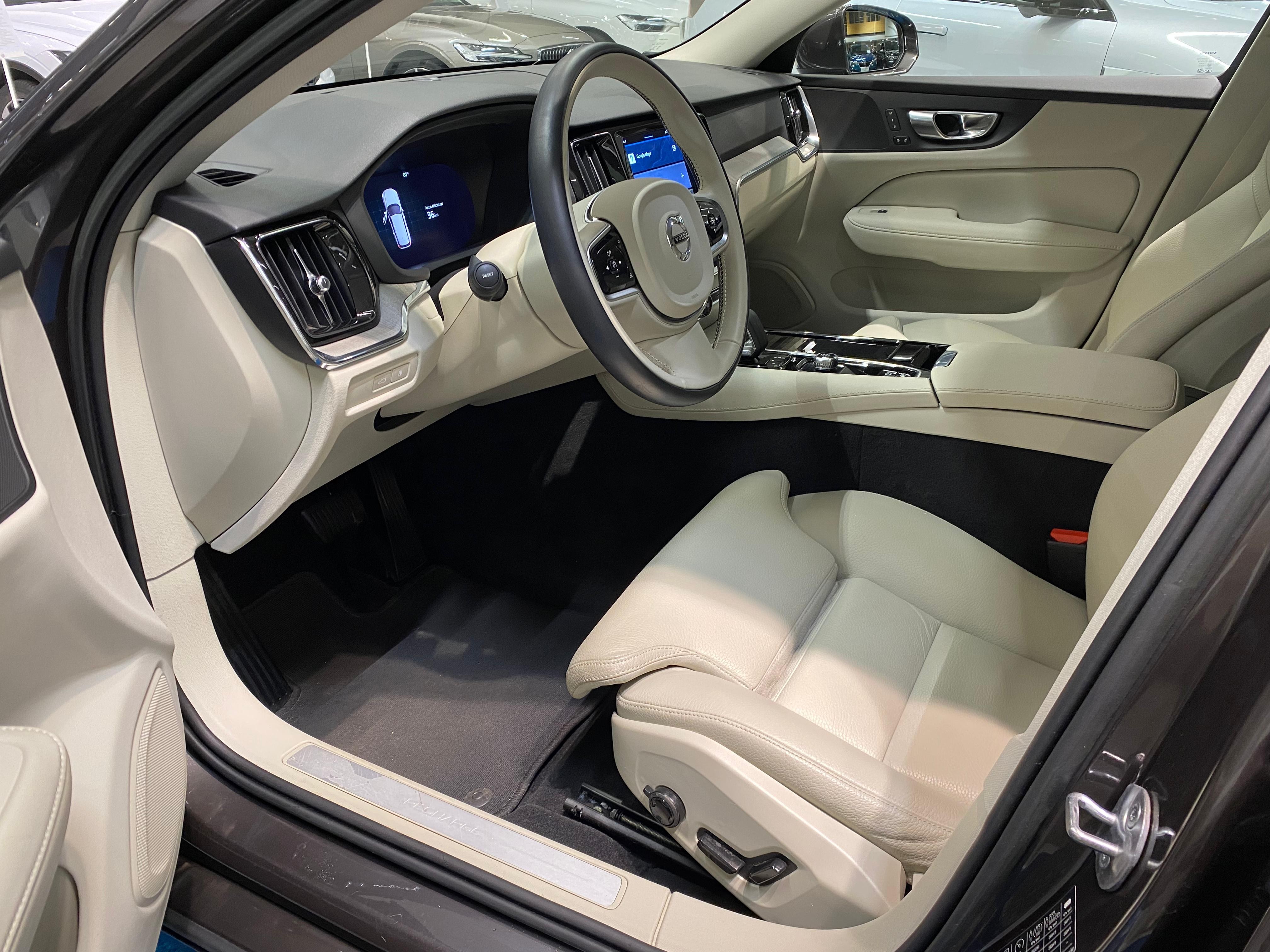 Volvo V60 2023, kuva 4/17