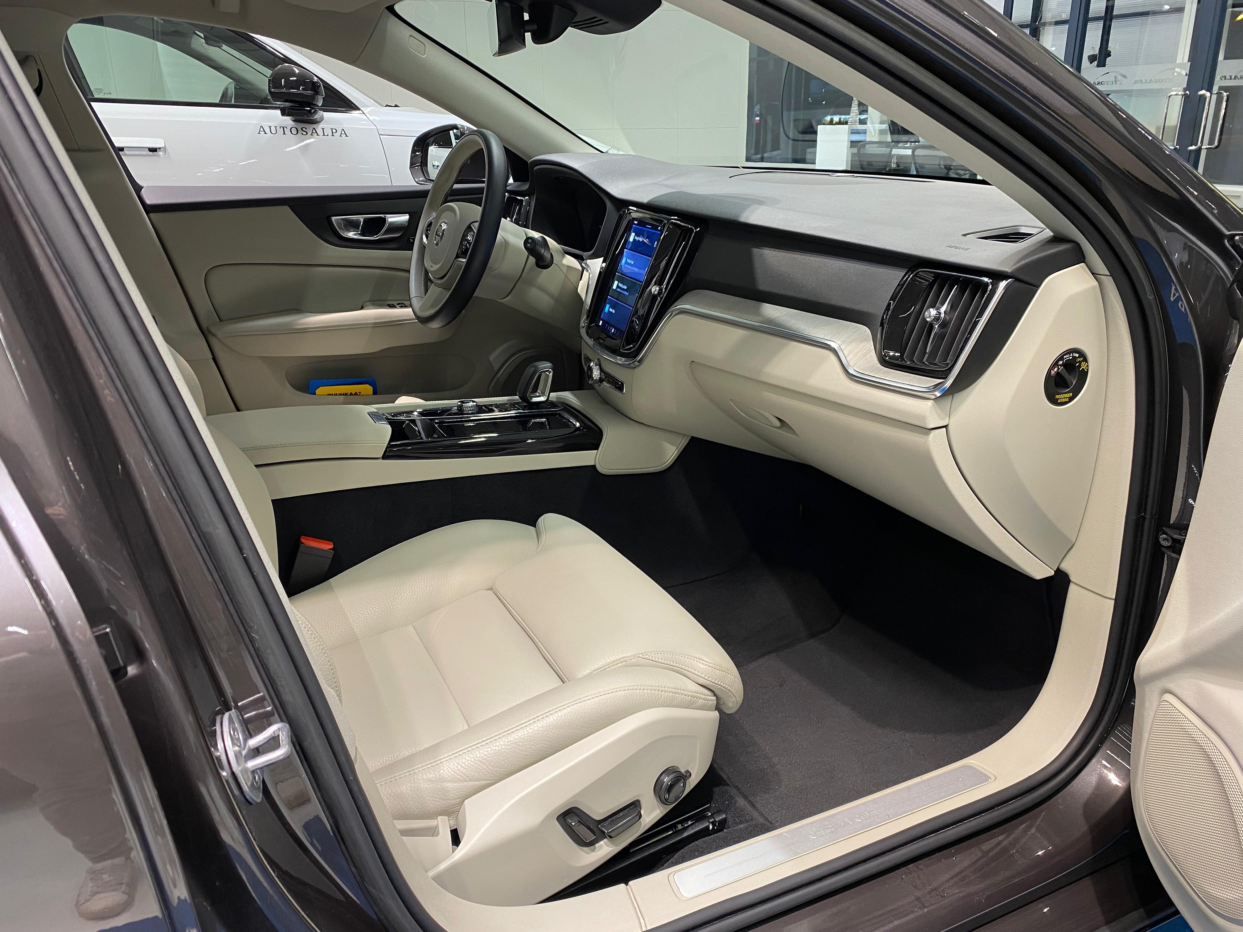 Volvo V60 2023, kuva 5/17