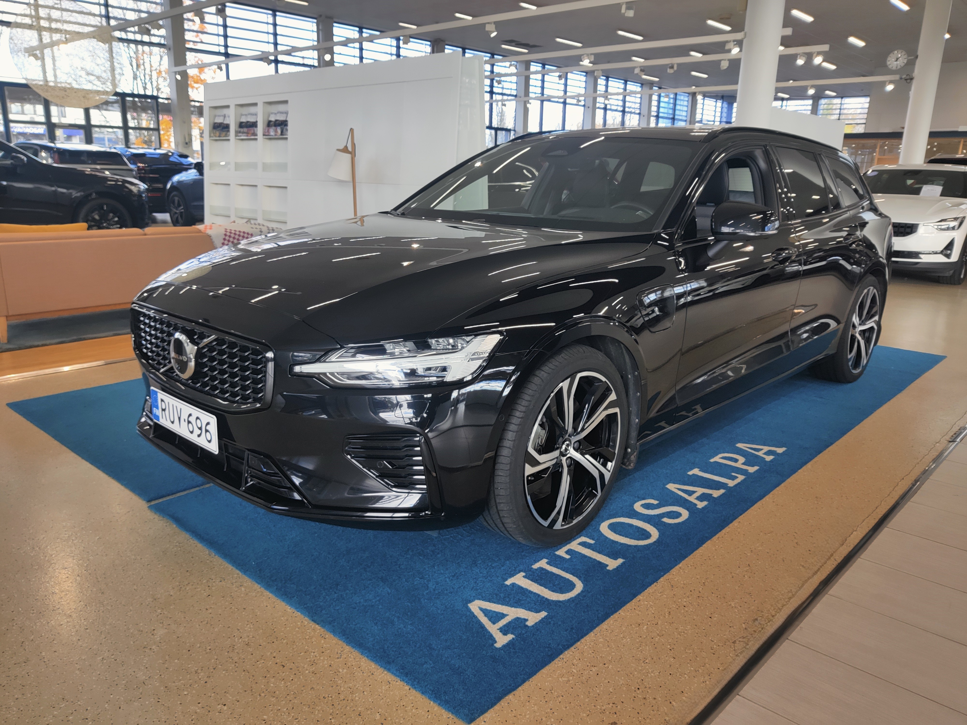 Volvo V60 T8 AWD LONG RANGE ULTIMATE DARK AUT TAKUU 24KK/40T
