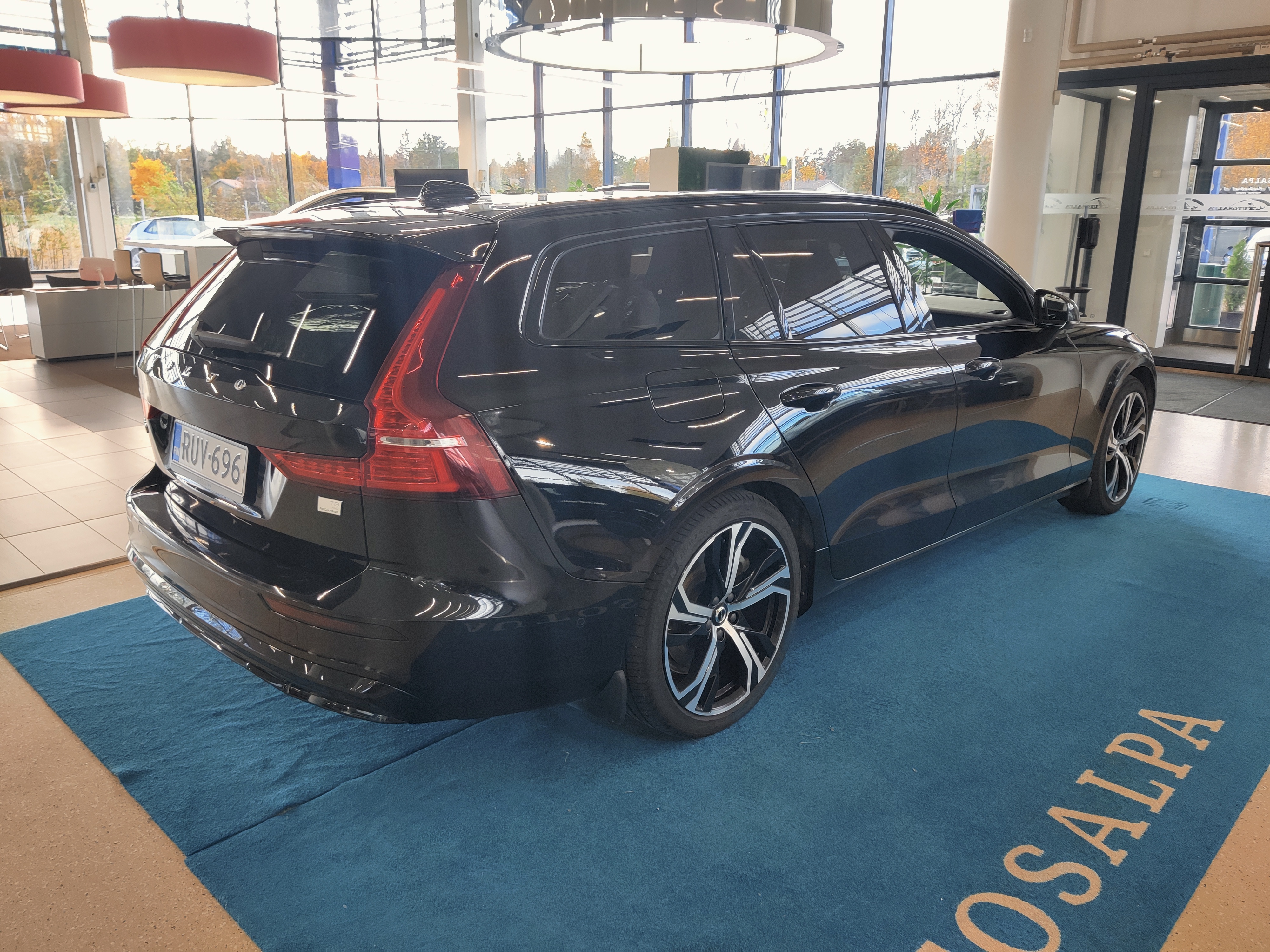 Volvo V60 T8 AWD LONG RANGE ULTIMATE DARK AUT TAKUU 24KK/40T