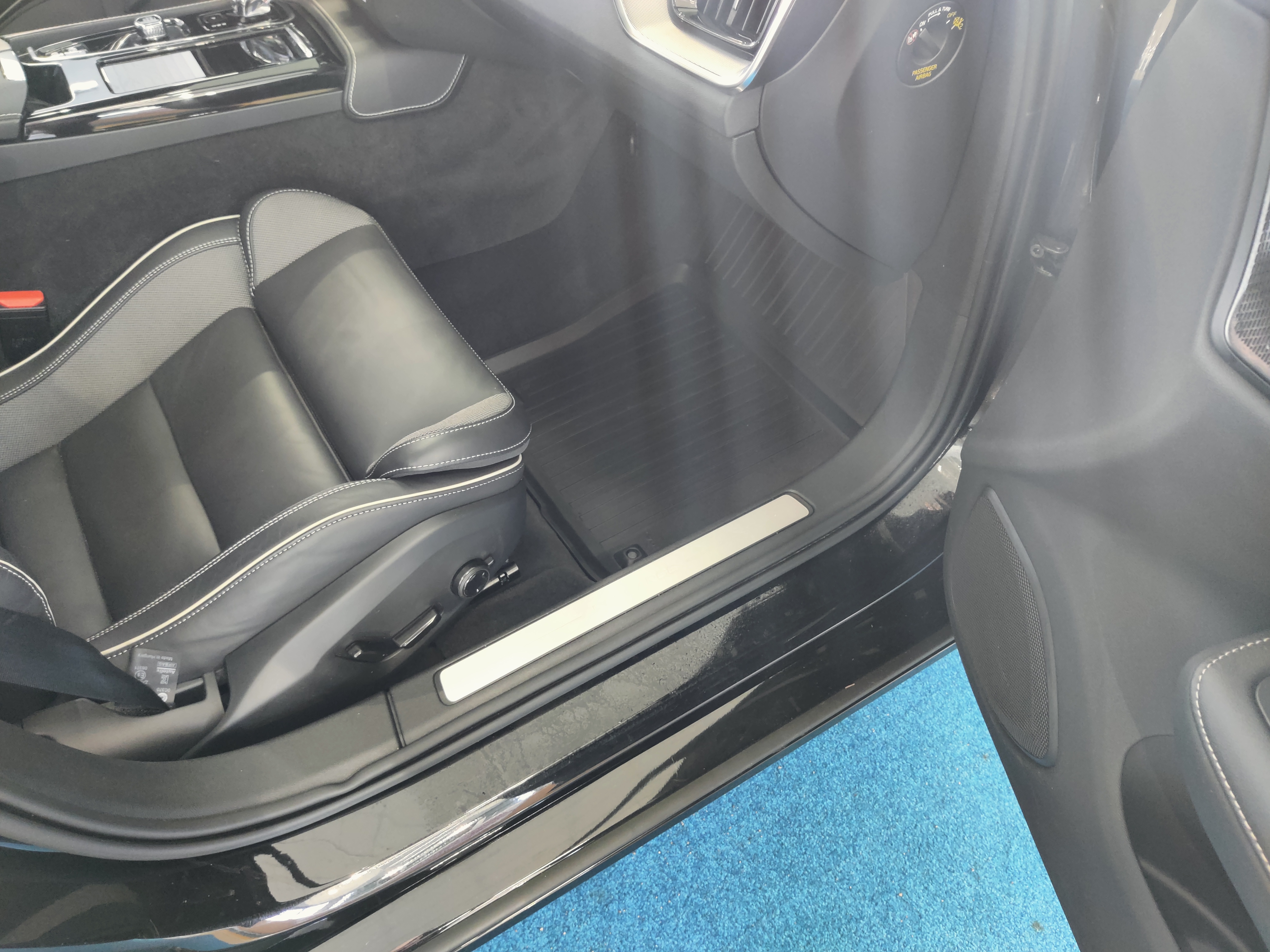Volvo V60 T8 AWD LONG RANGE ULTIMATE DARK AUT TAKUU 24KK/40T