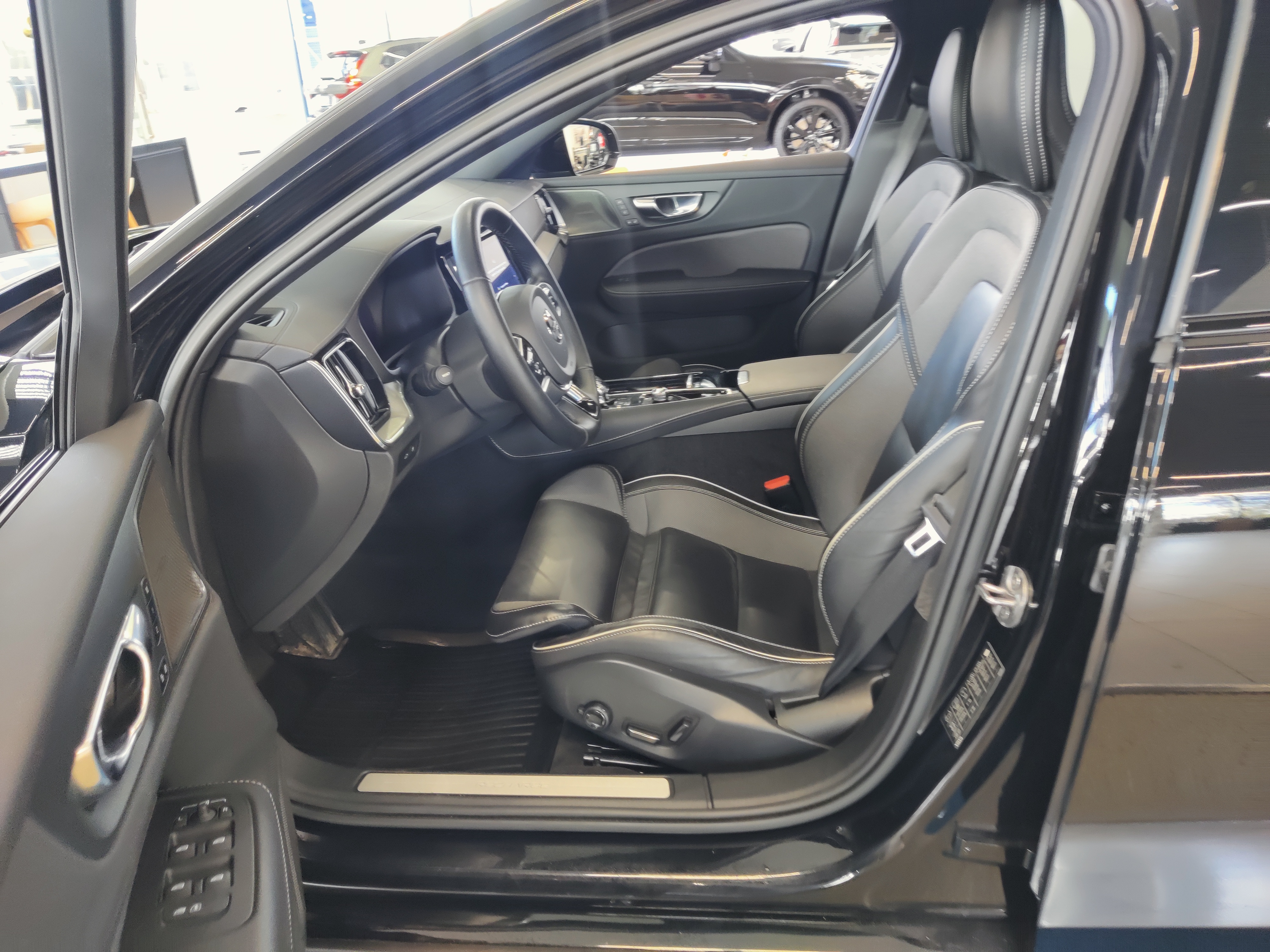 Volvo V60 T8 AWD LONG RANGE ULTIMATE DARK AUT TAKUU 24KK/40T
