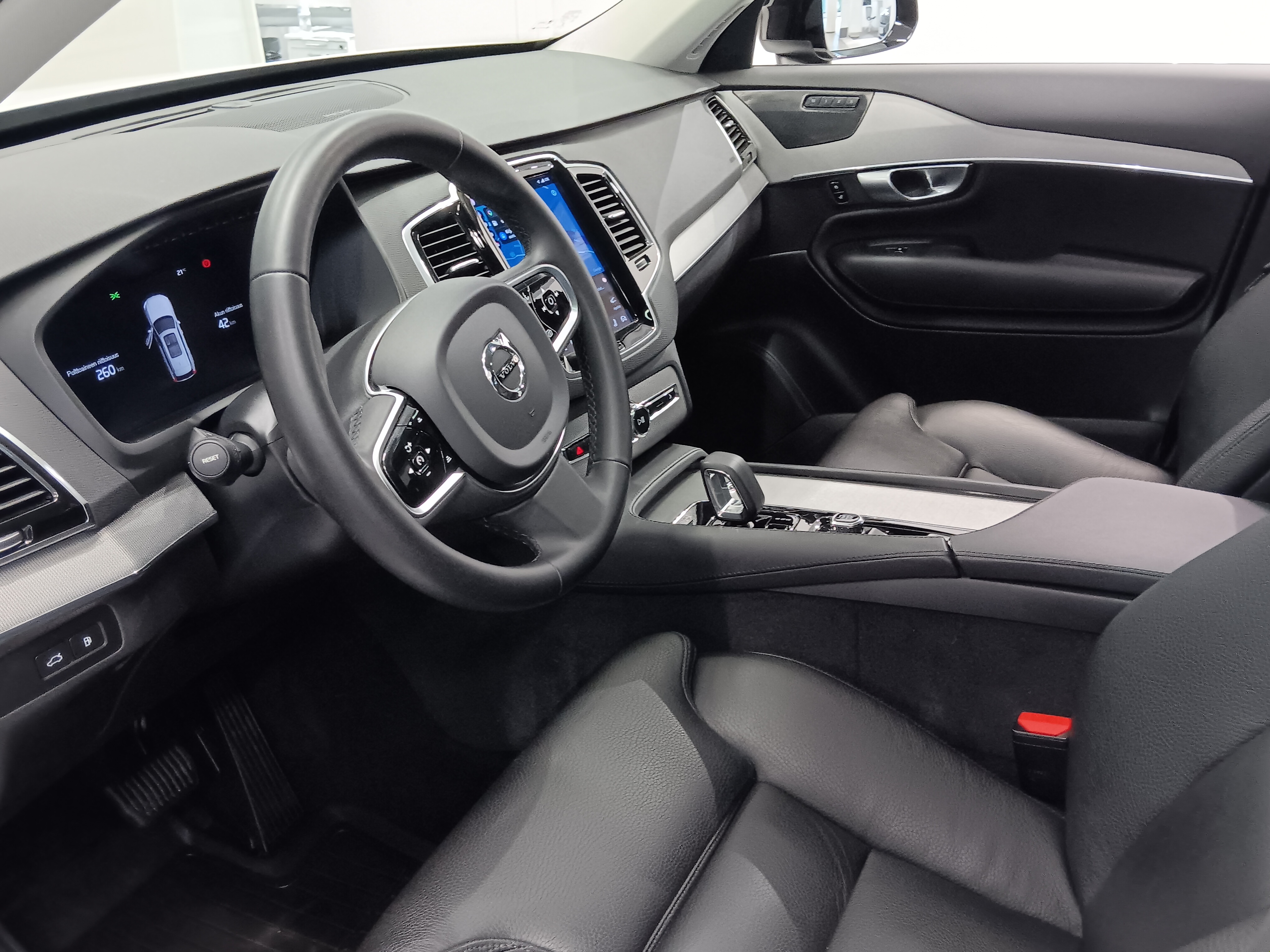 Volvo XC90 T8 AWD LONG RANGE PLUS DARK TAKUU 24KK/40TKM