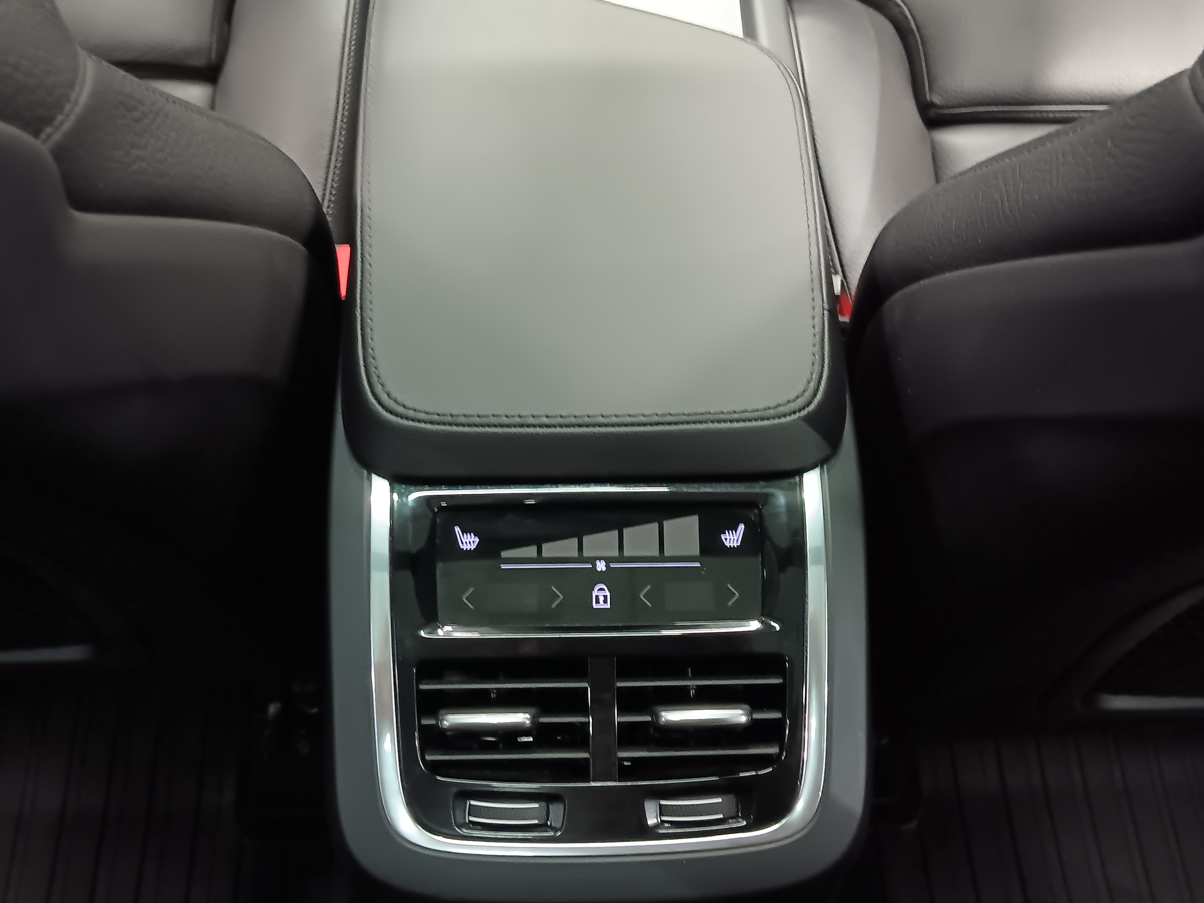 Volvo XC90 T8 AWD LONG RANGE PLUS DARK TAKUU 24KK/40TKM