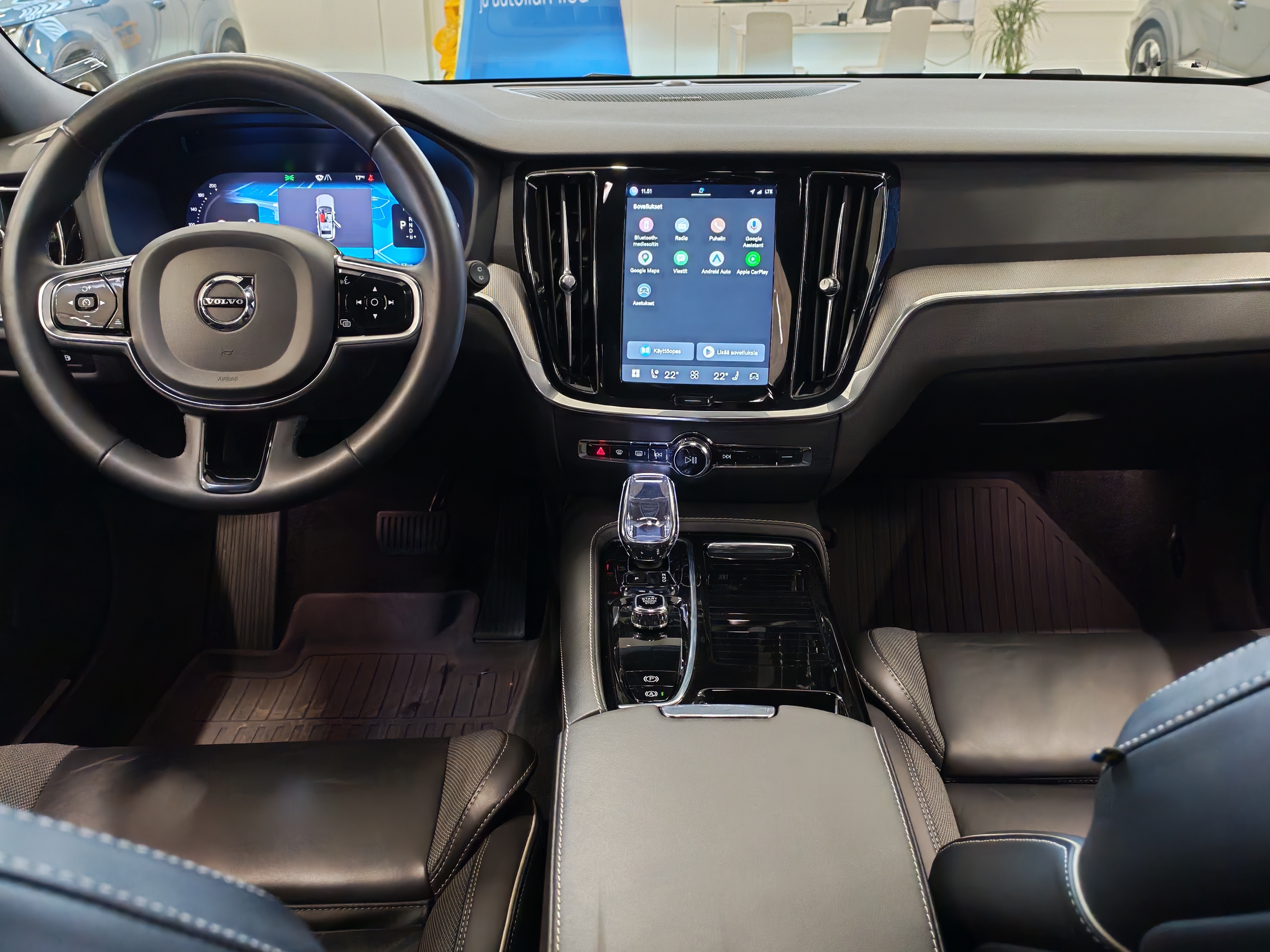 Volvo V60 T8 AWD LONG RANGE PLUS DARK TAKUU 24KK/40TKM
