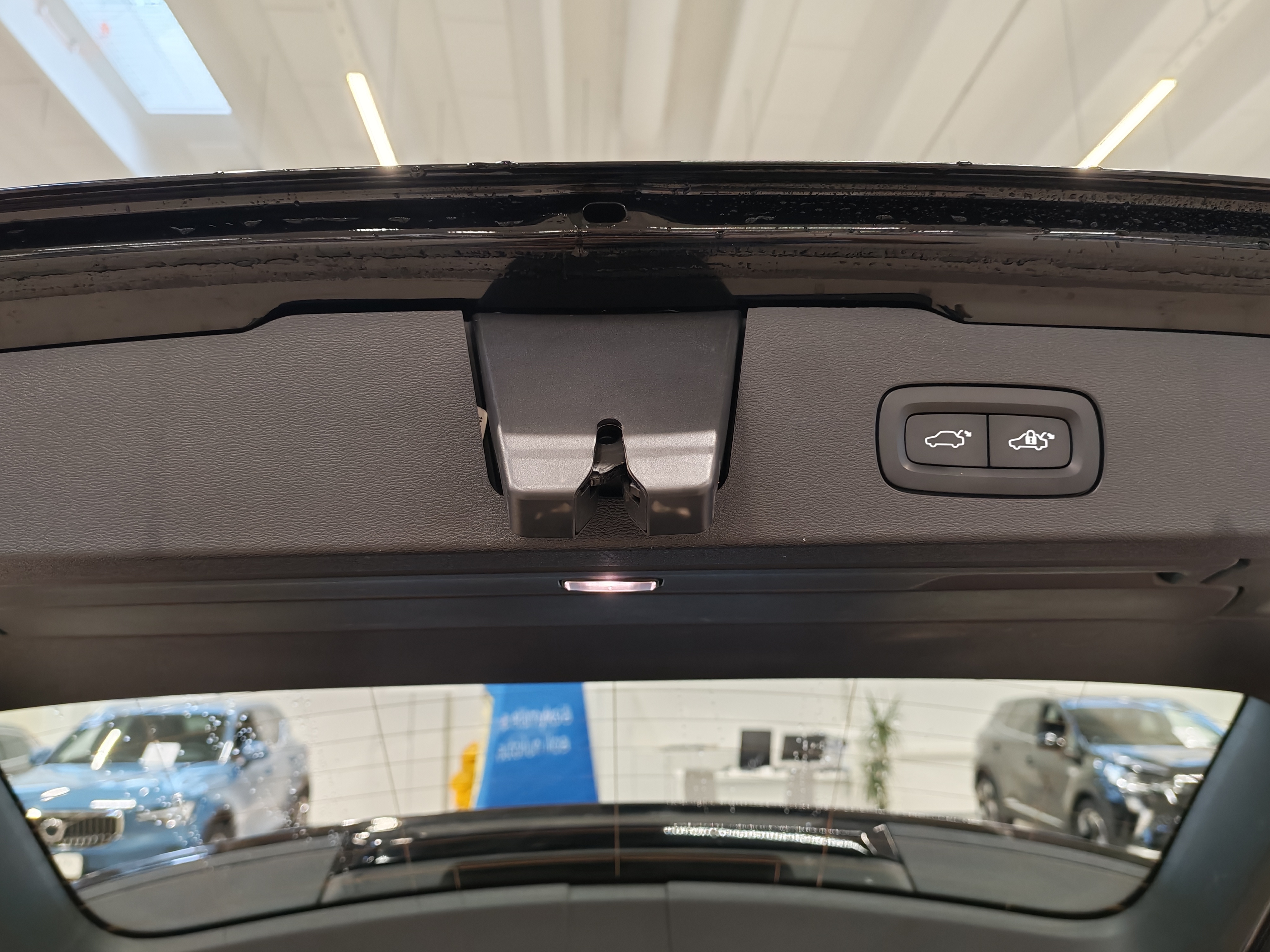 Volvo V60 T8 AWD LONG RANGE PLUS DARK TAKUU 24KK/40TKM