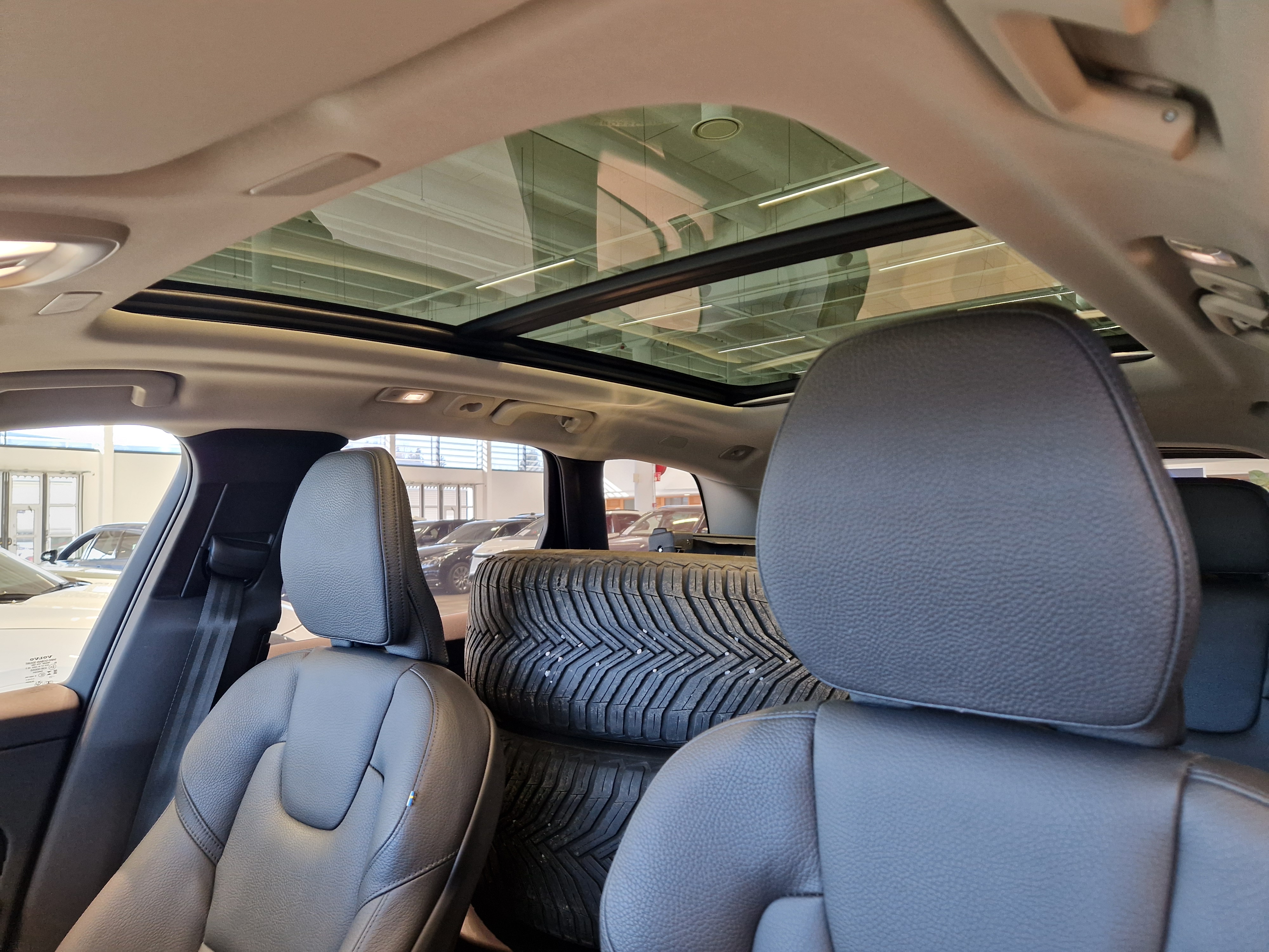 Volvo XC60 T8 AWD LONG RANGE PLUS BRIGHT TAKUU 24KK/40TKM