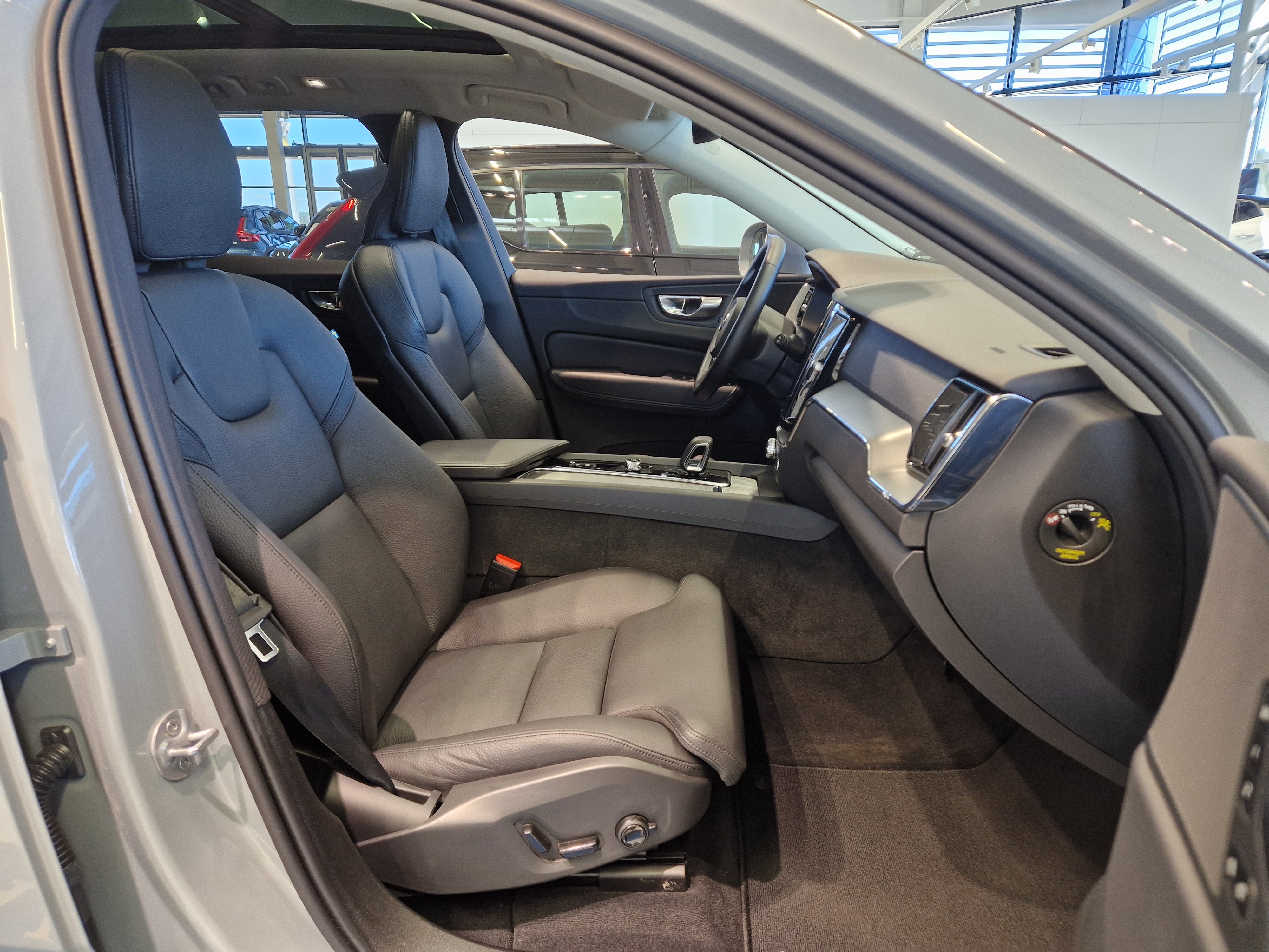 Volvo XC60 T8 AWD LONG RANGE PLUS BRIGHT TAKUU 24KK/40TKM