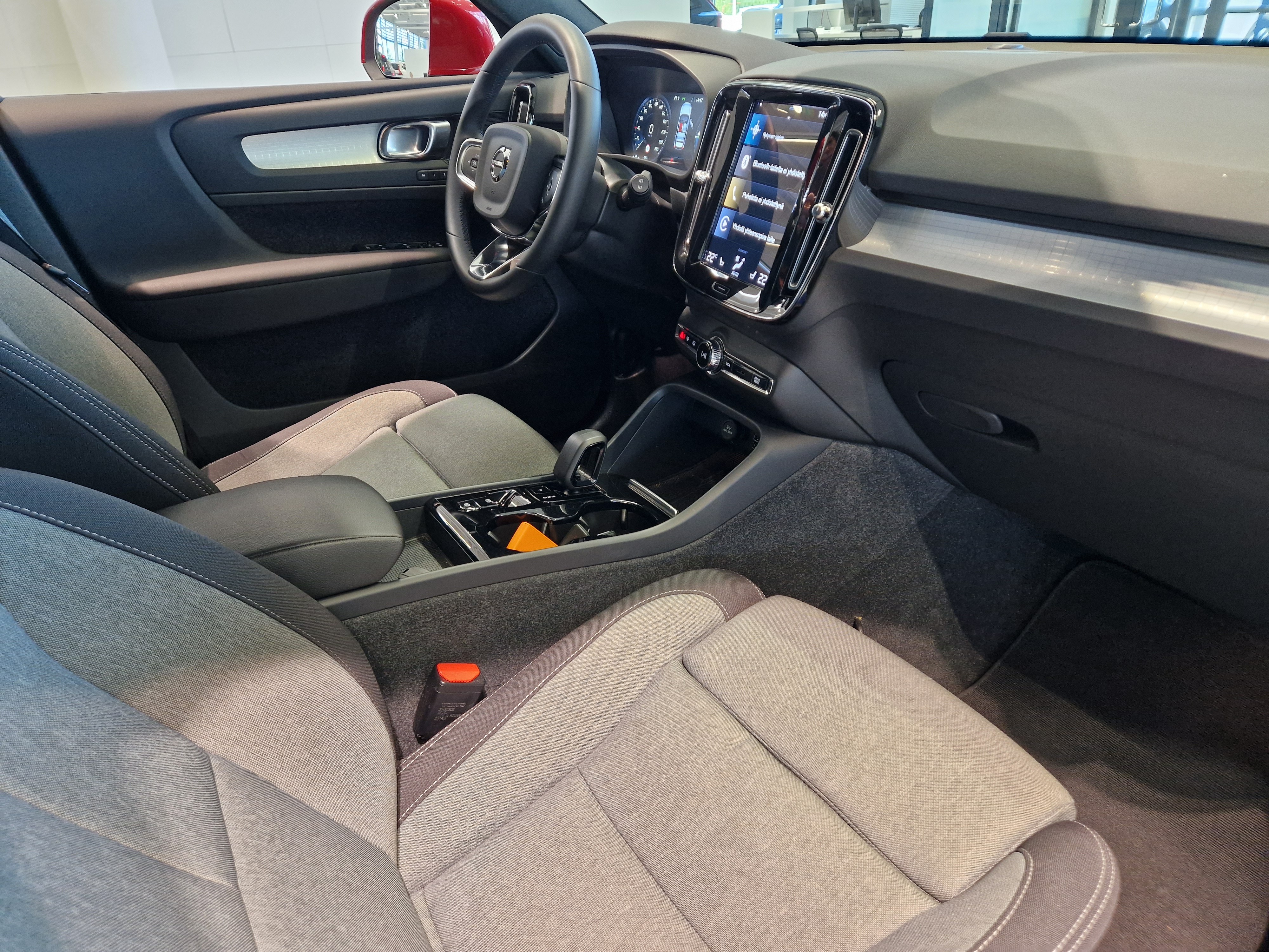 Volvo XC40 T4 TWE PLUS BRIGHT TAKUU 24KK/40TKM