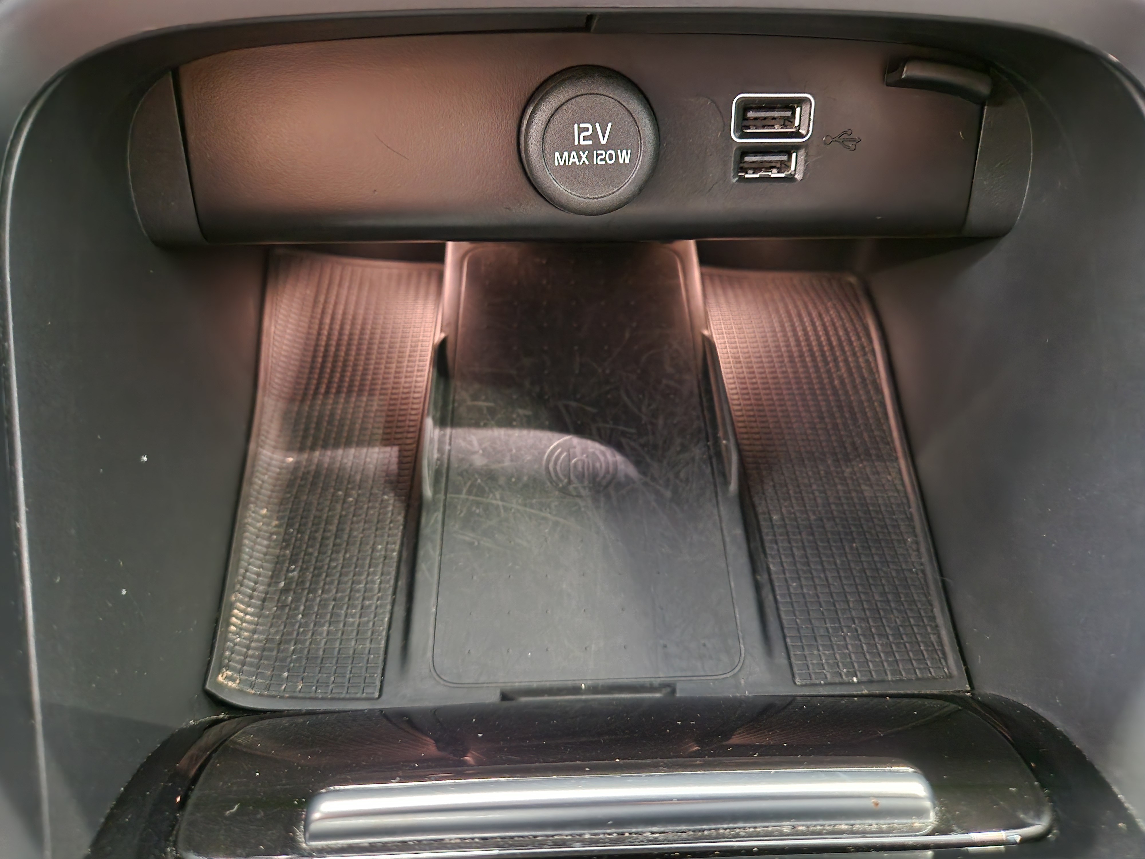 Volvo XC40 T4 TWE PLUS BRIGHT TAKUU 24KK/40TKM