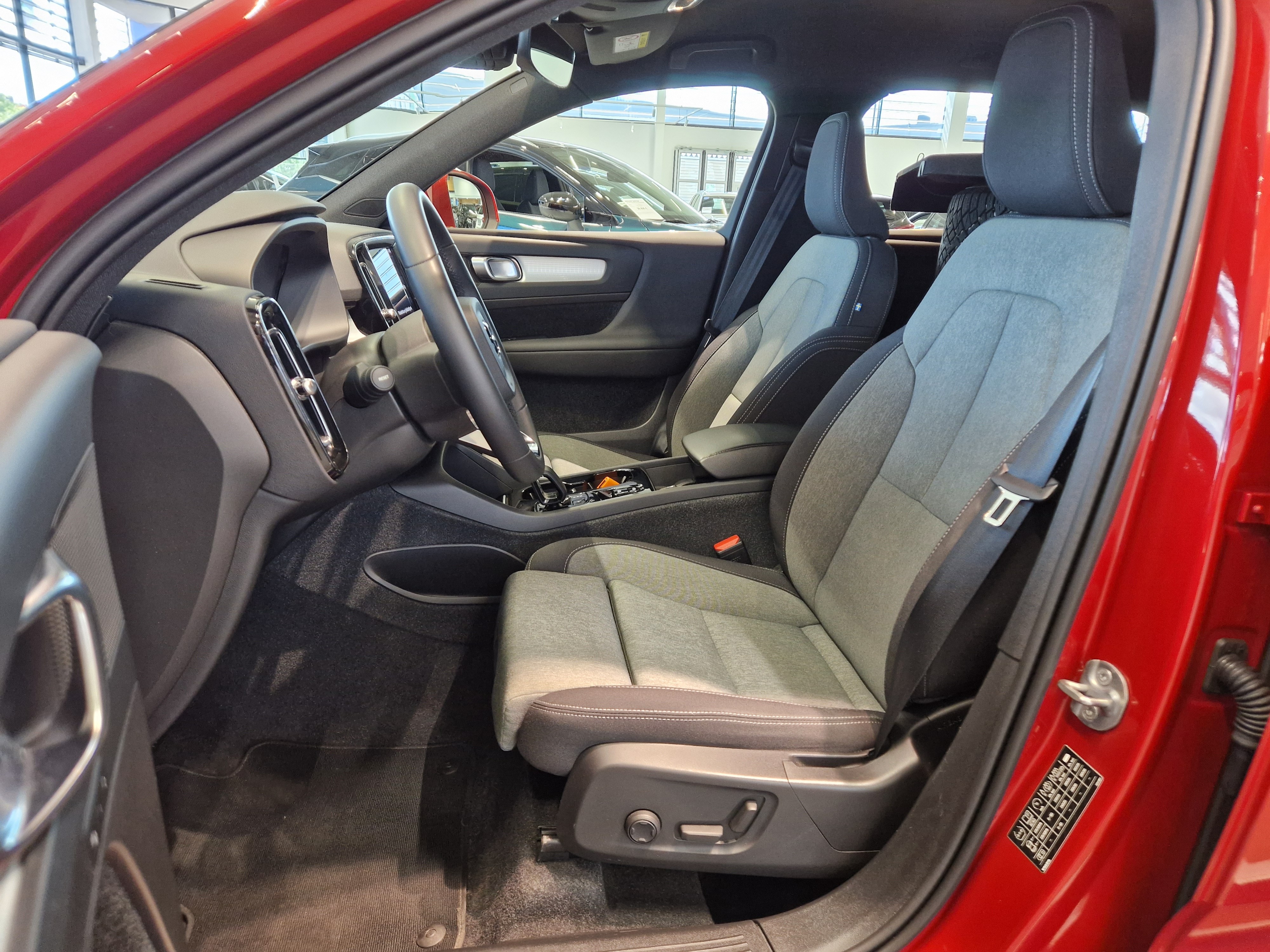 Volvo XC40 T4 TWE PLUS BRIGHT TAKUU 24KK/40TKM
