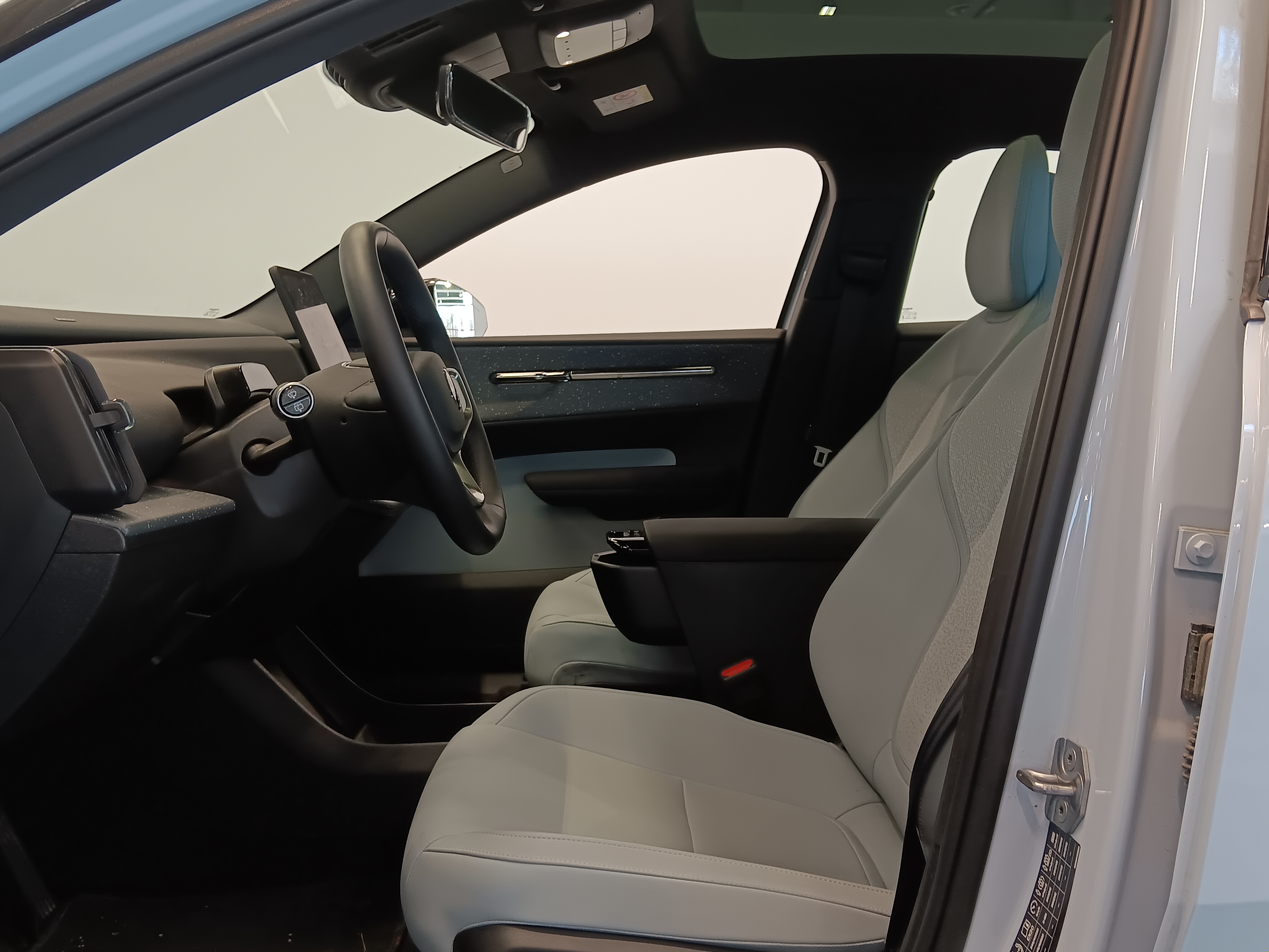 Volvo EX30 Single Extended Range Ultra. 2025, kuva 6/16