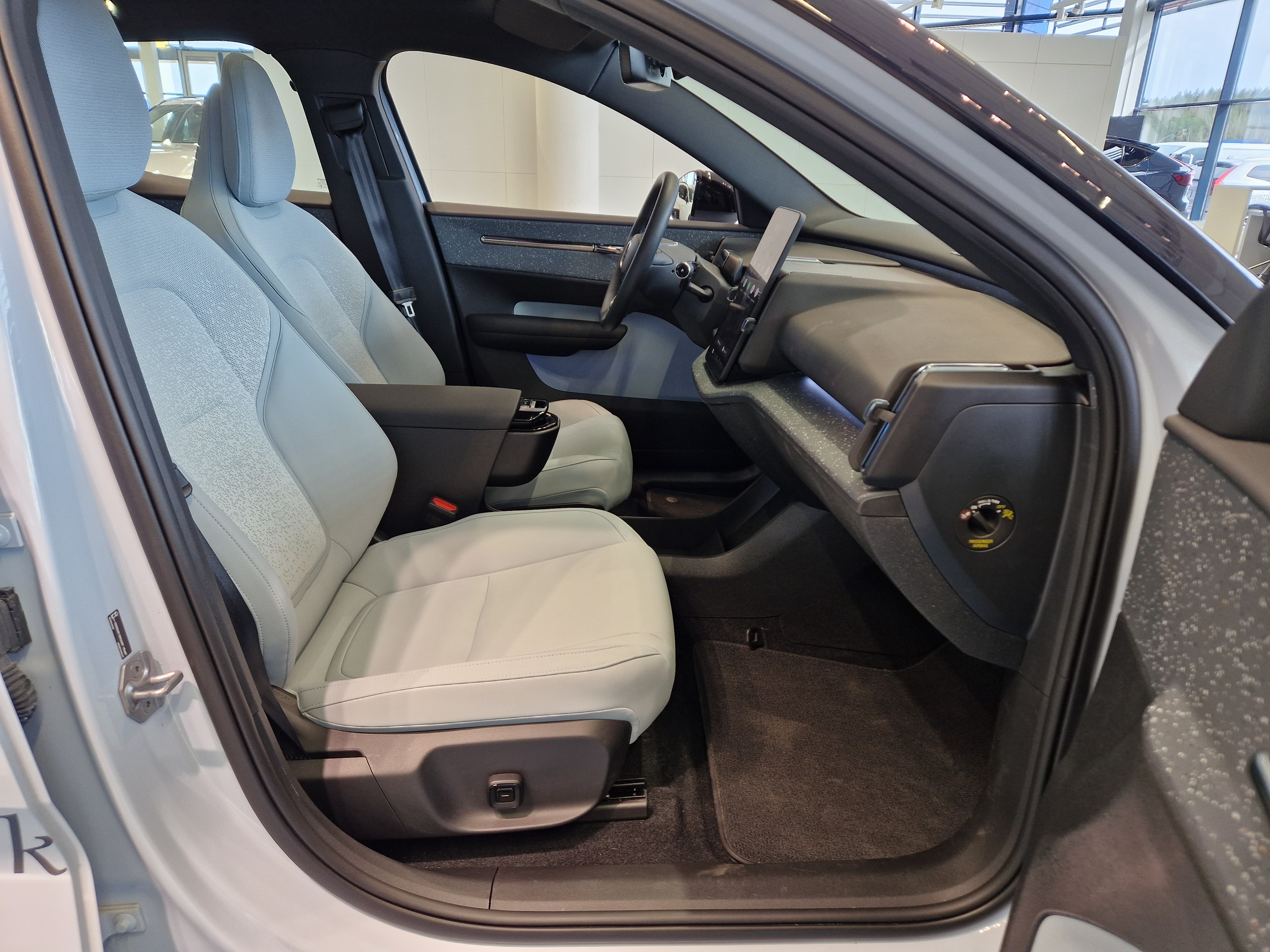 Volvo EX30 Single Extended Range Ultra 2025, kuva 7/16