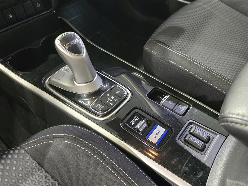 Mitsubishi OUTLANDER PHEV ACTIVE 4WD 5P